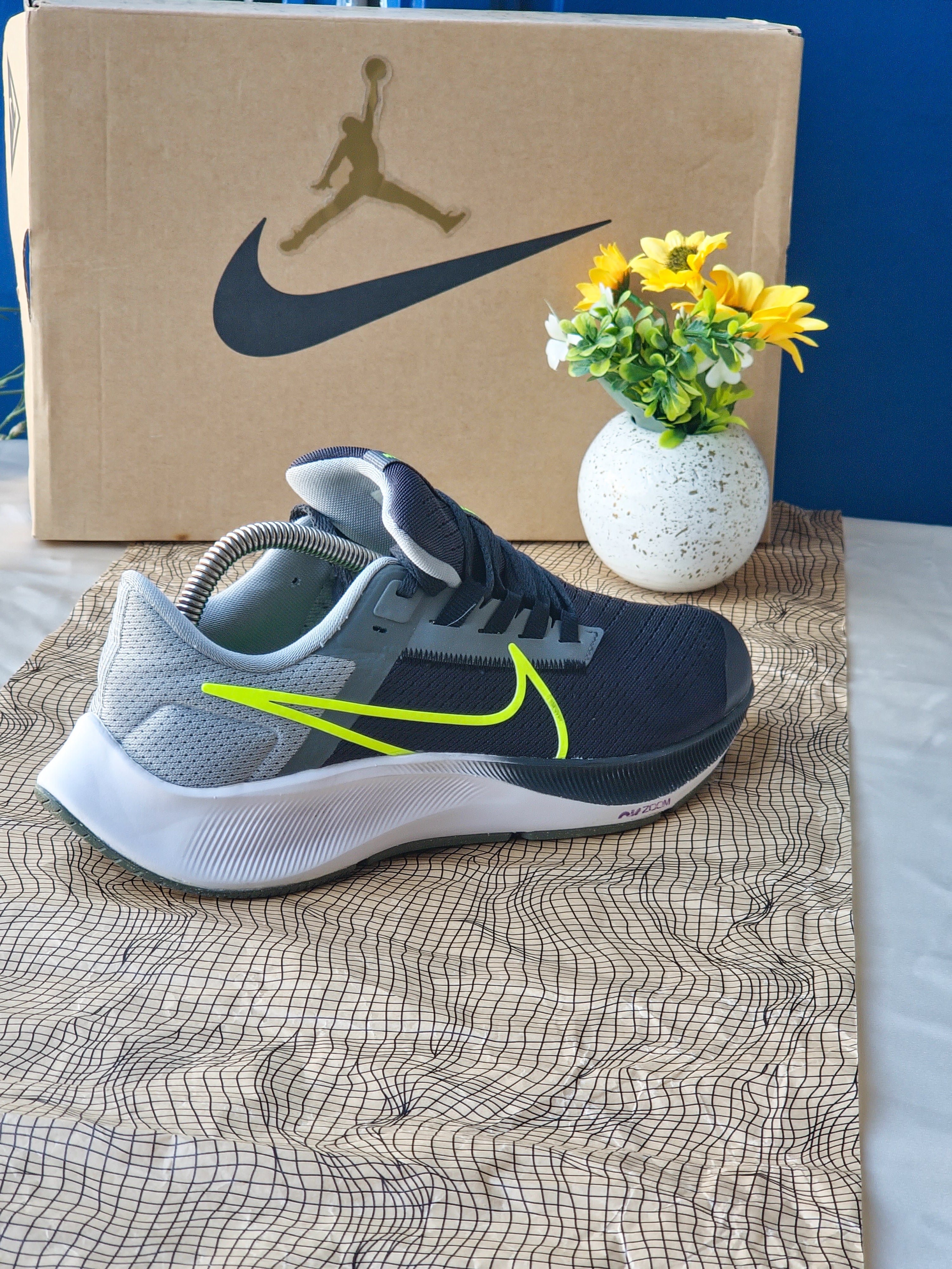 NIKE