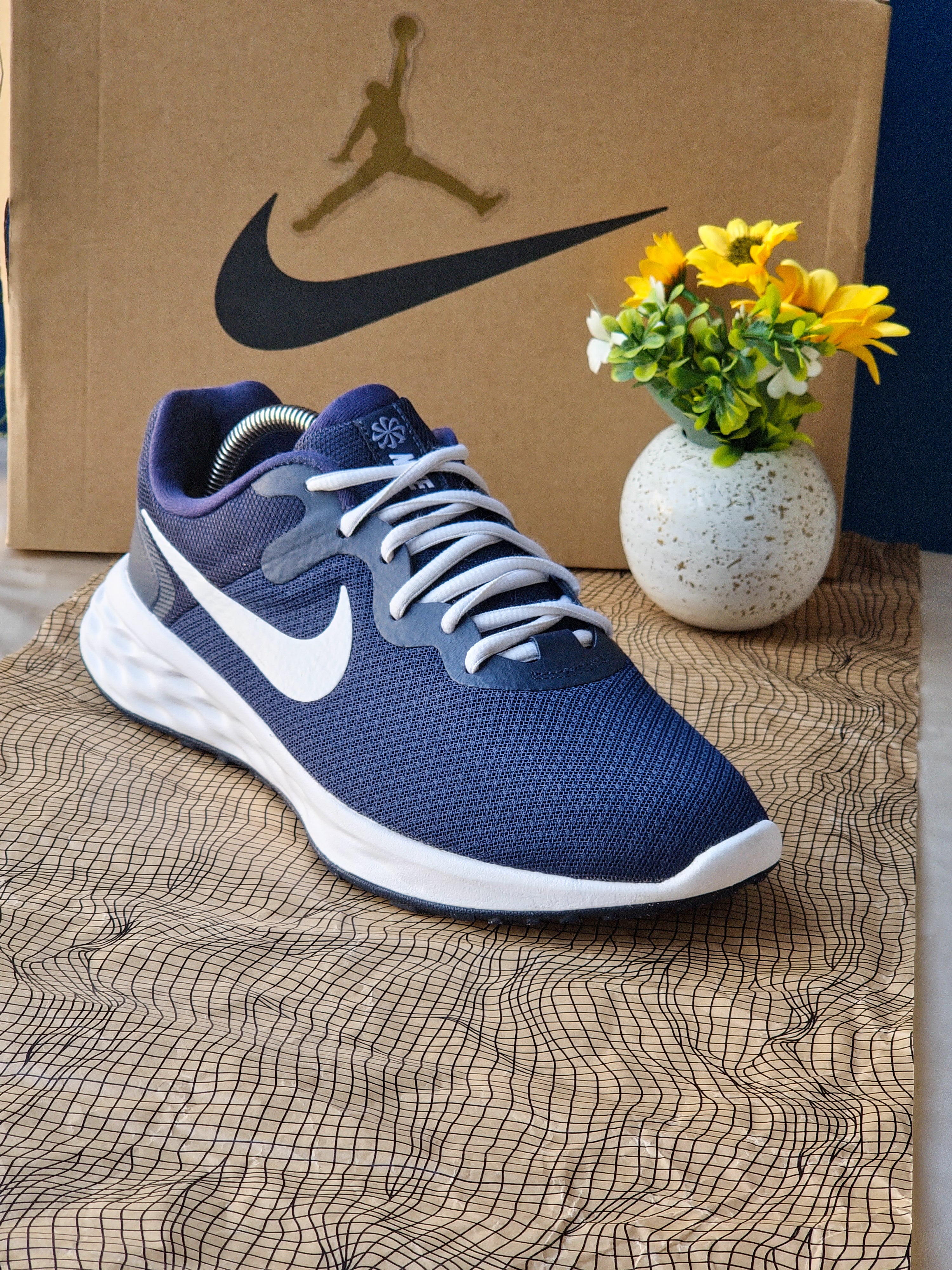 NIKE