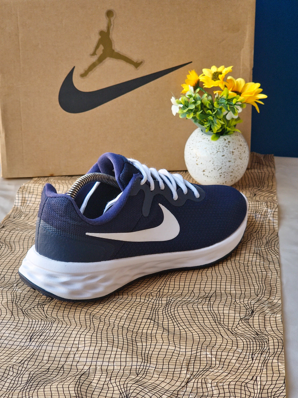 NIKE