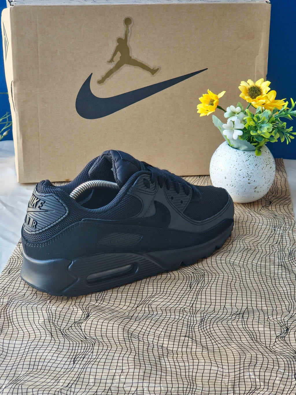 NIKE