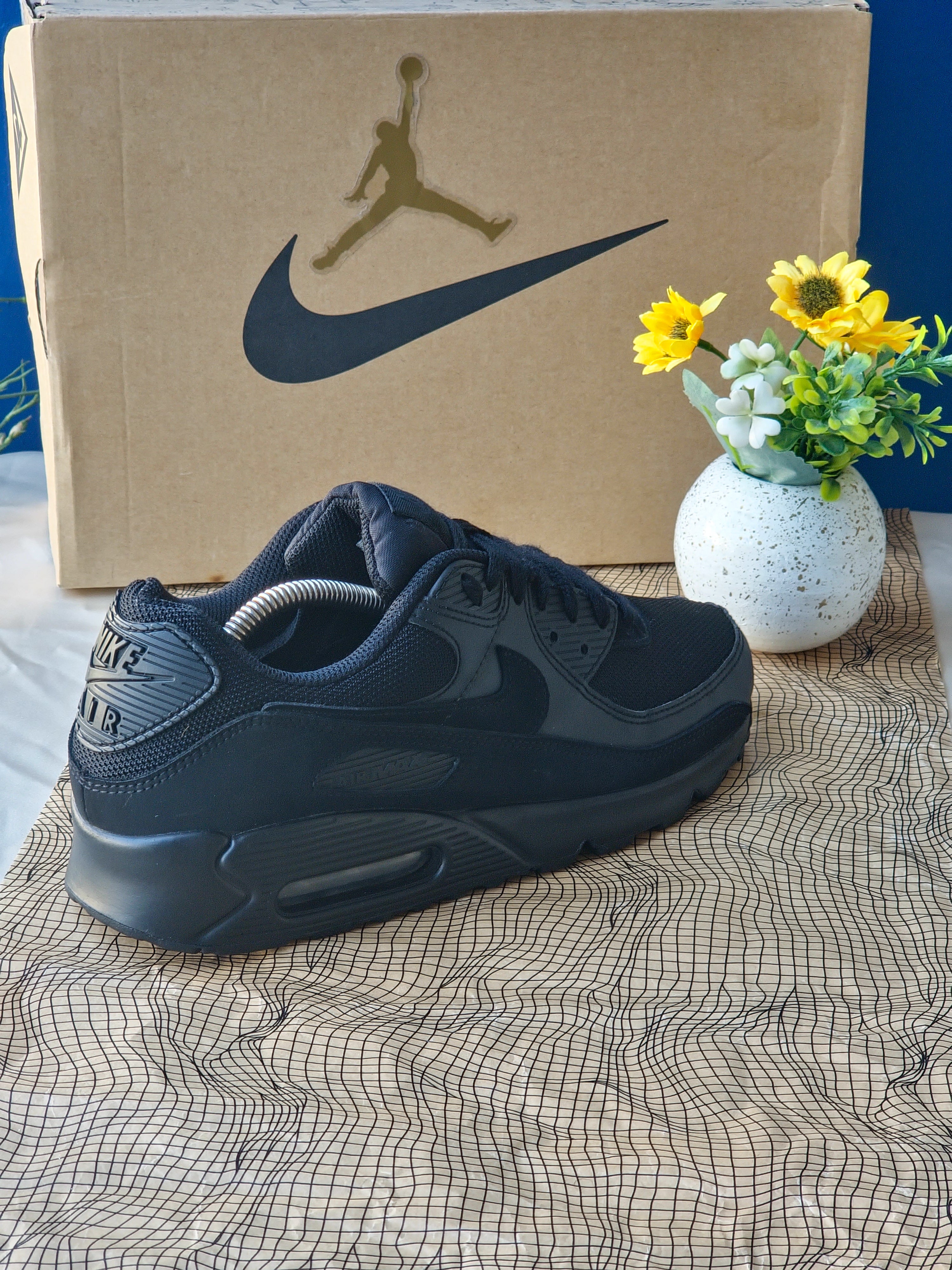 NIKE