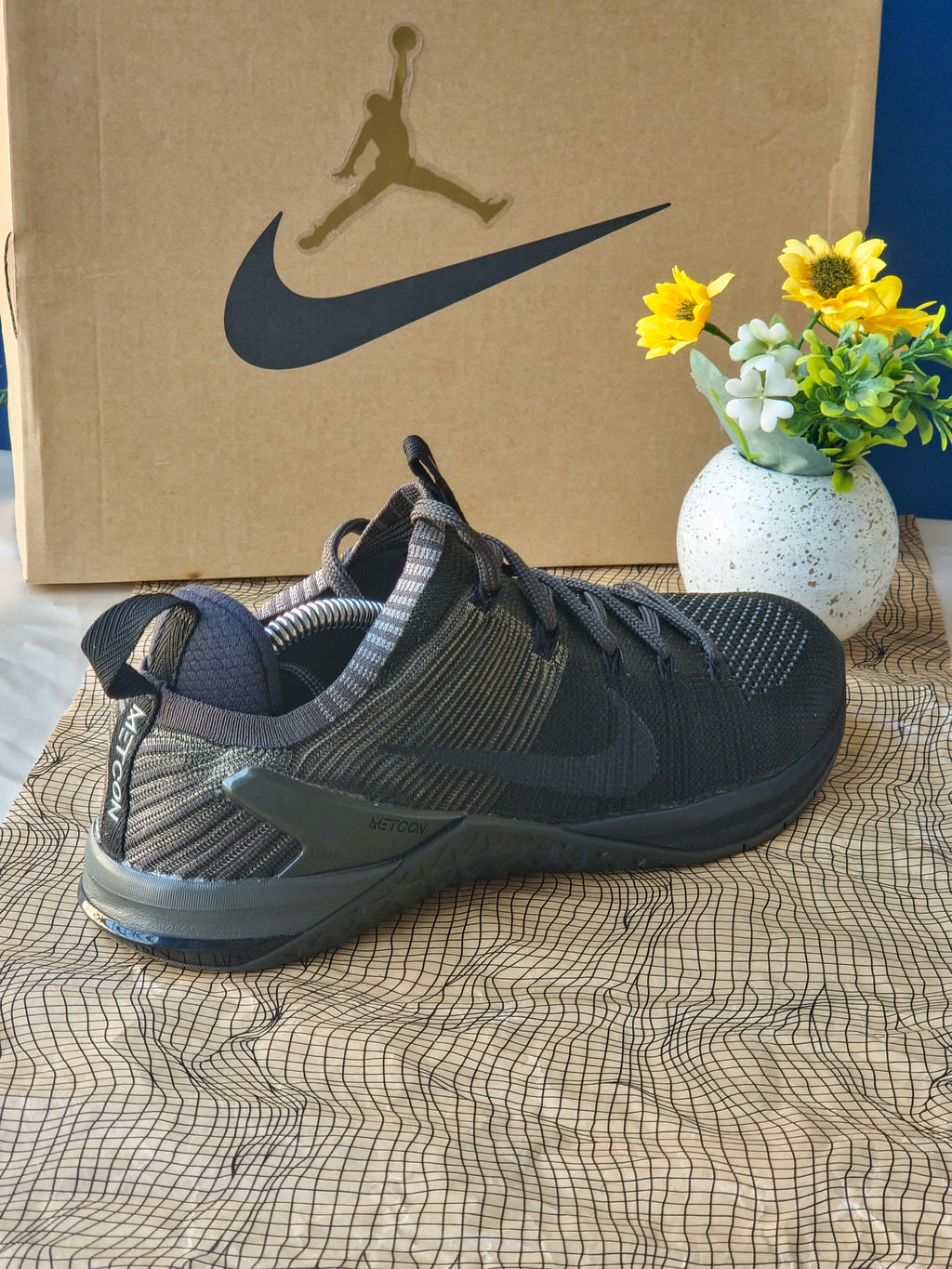 NIKE