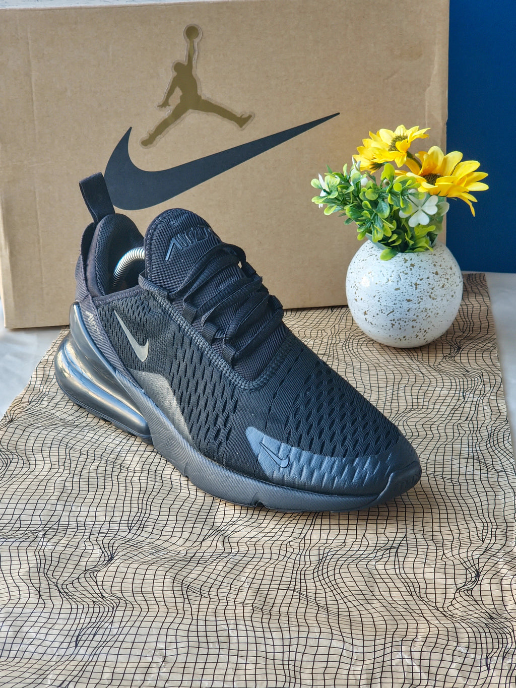 NIKE