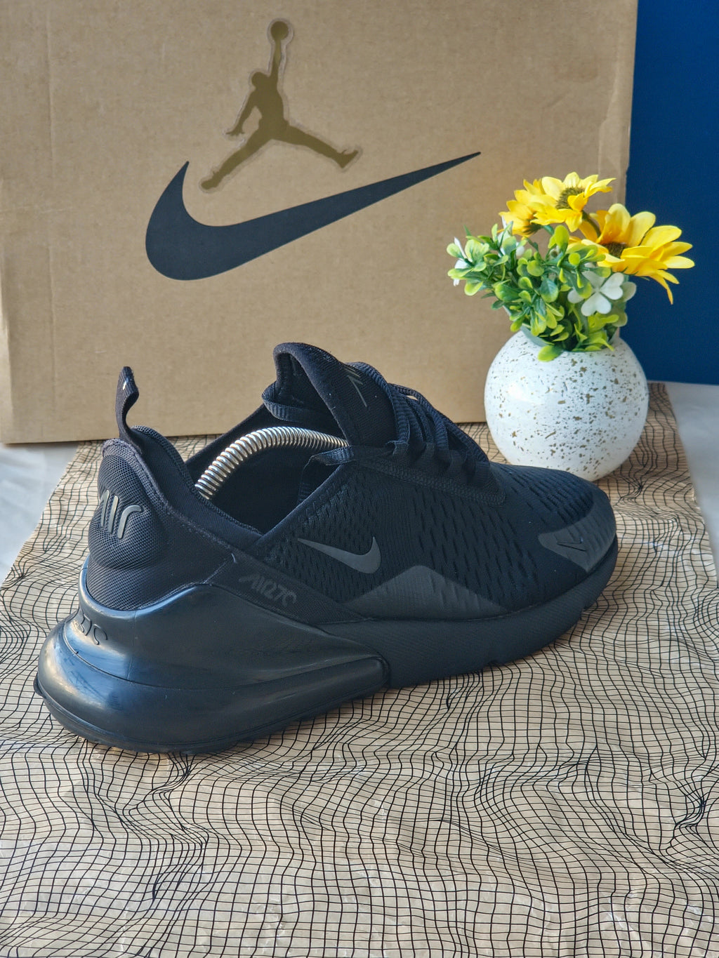 NIKE
