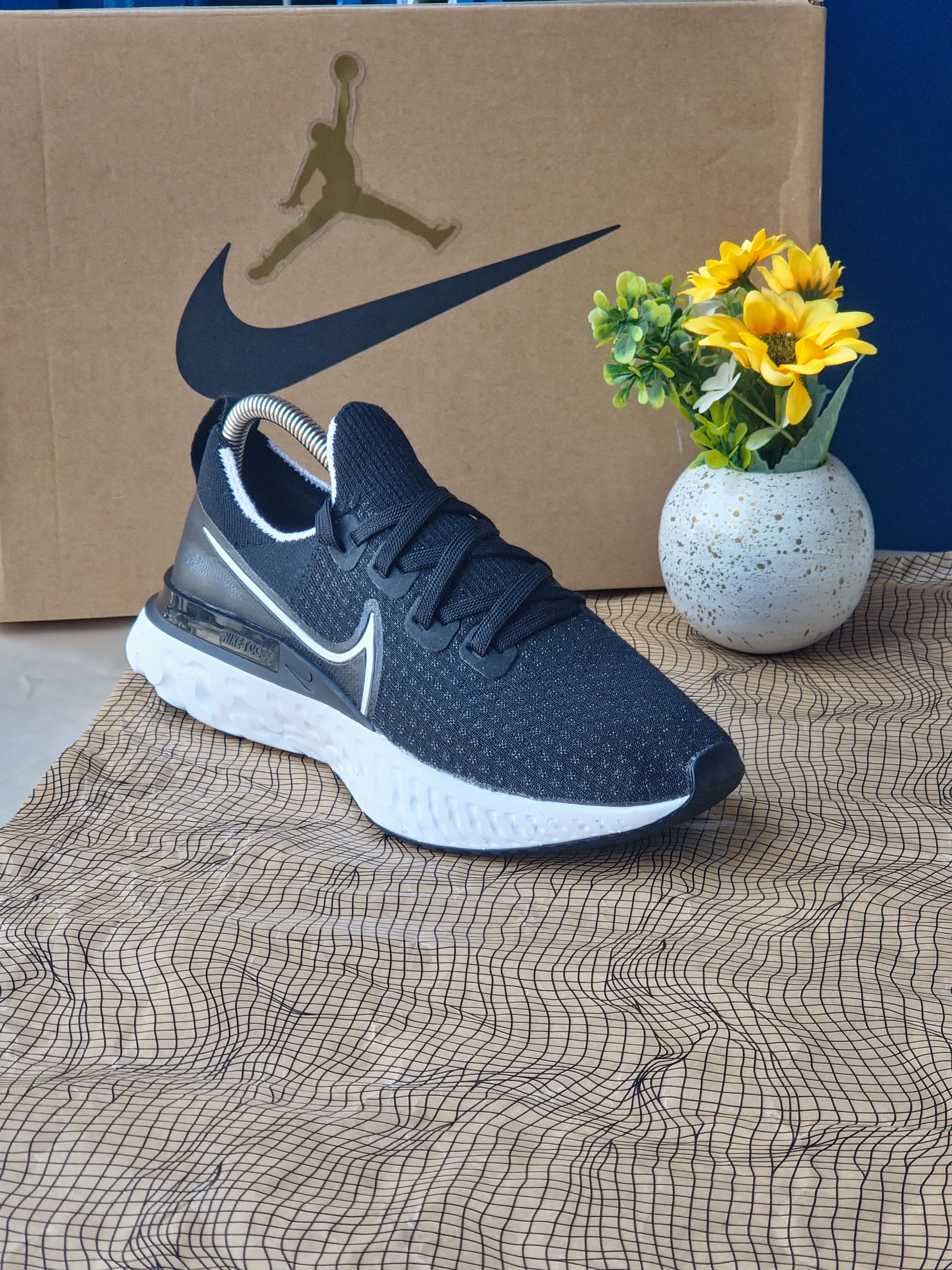 NIKE