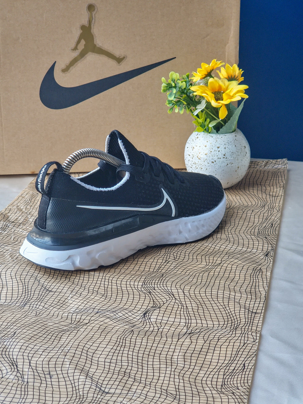 NIKE
