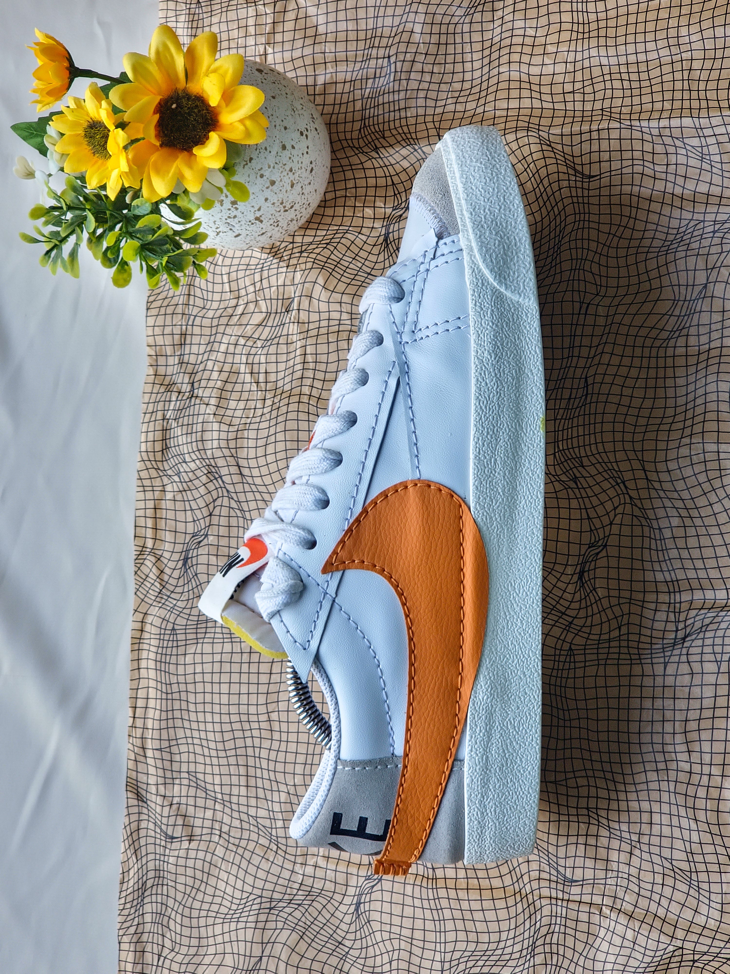 NIKE