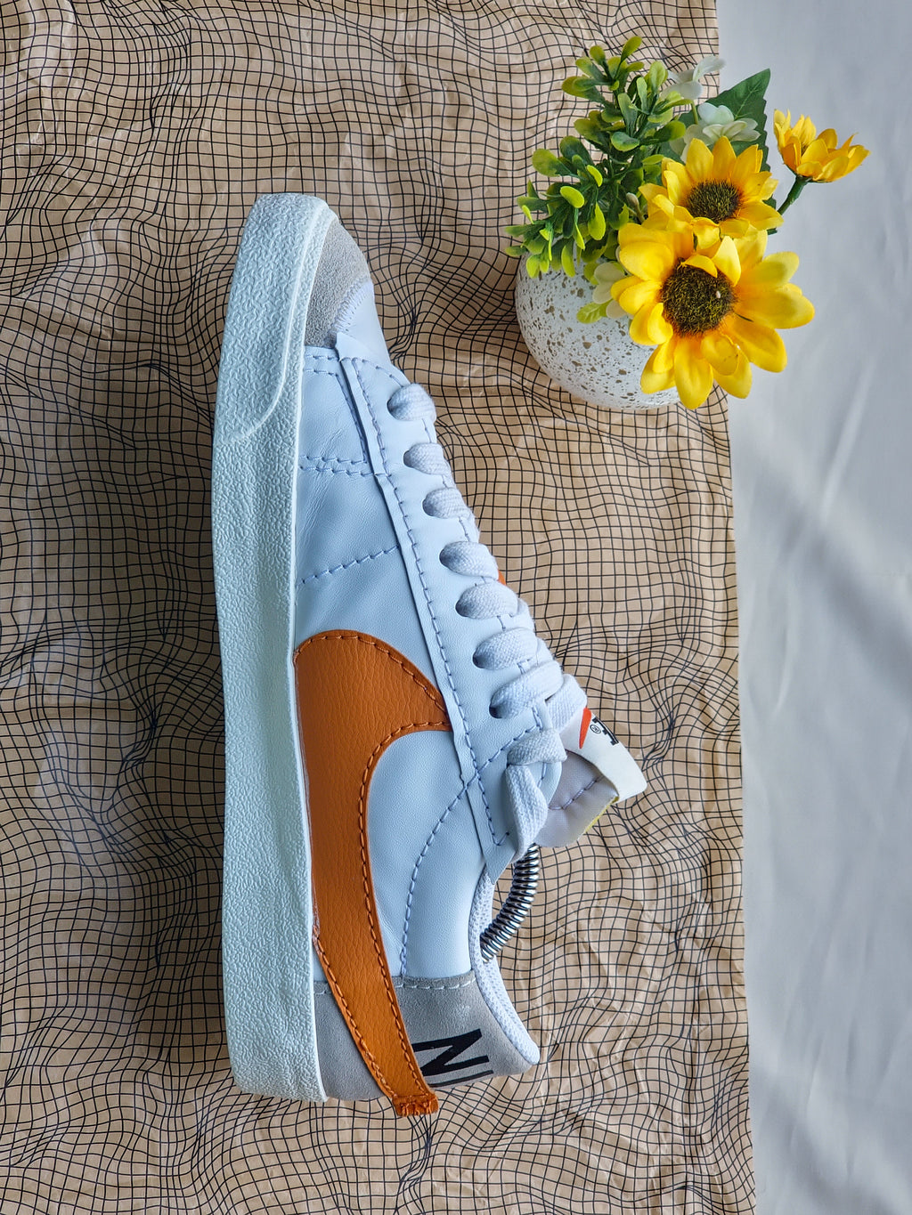 NIKE