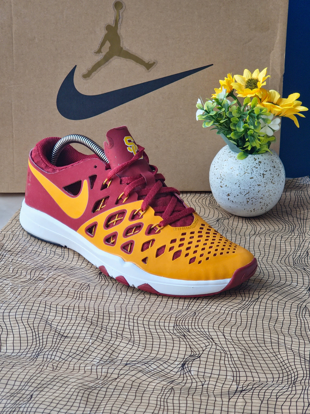 NIKE