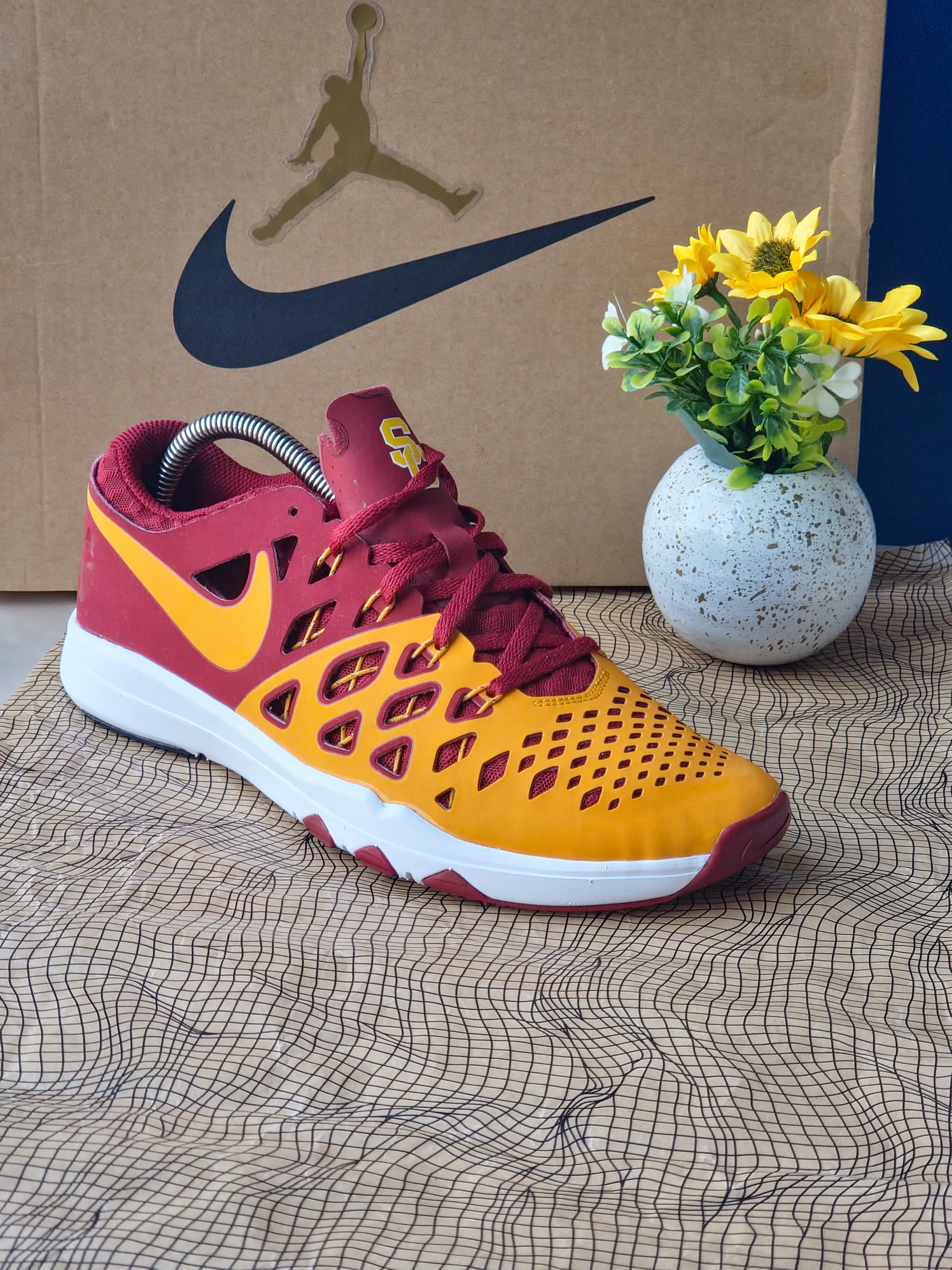 NIKE