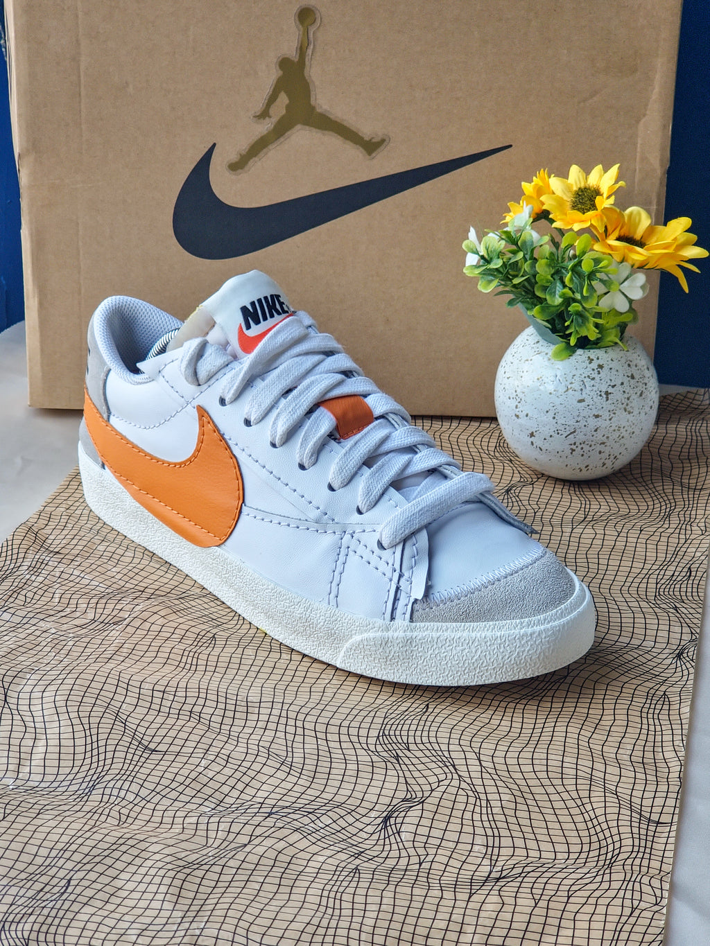 NIKE