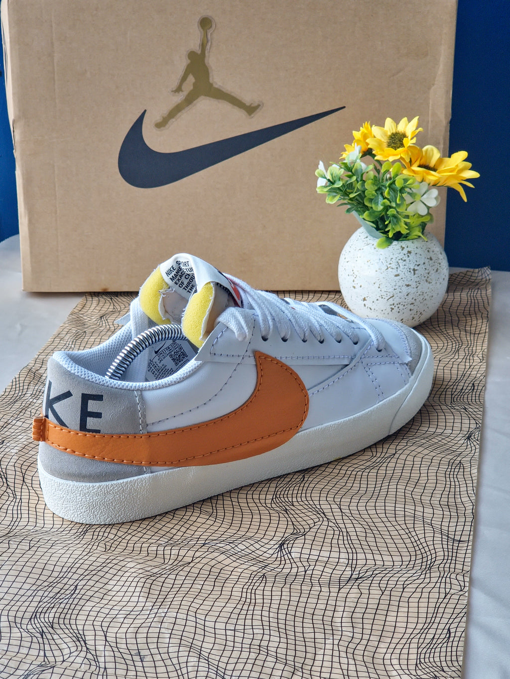 NIKE