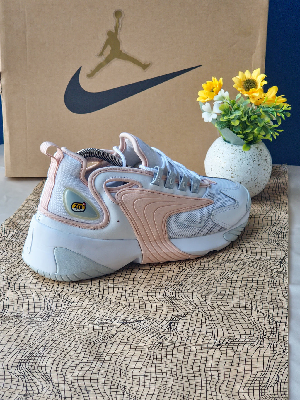 NIKE
