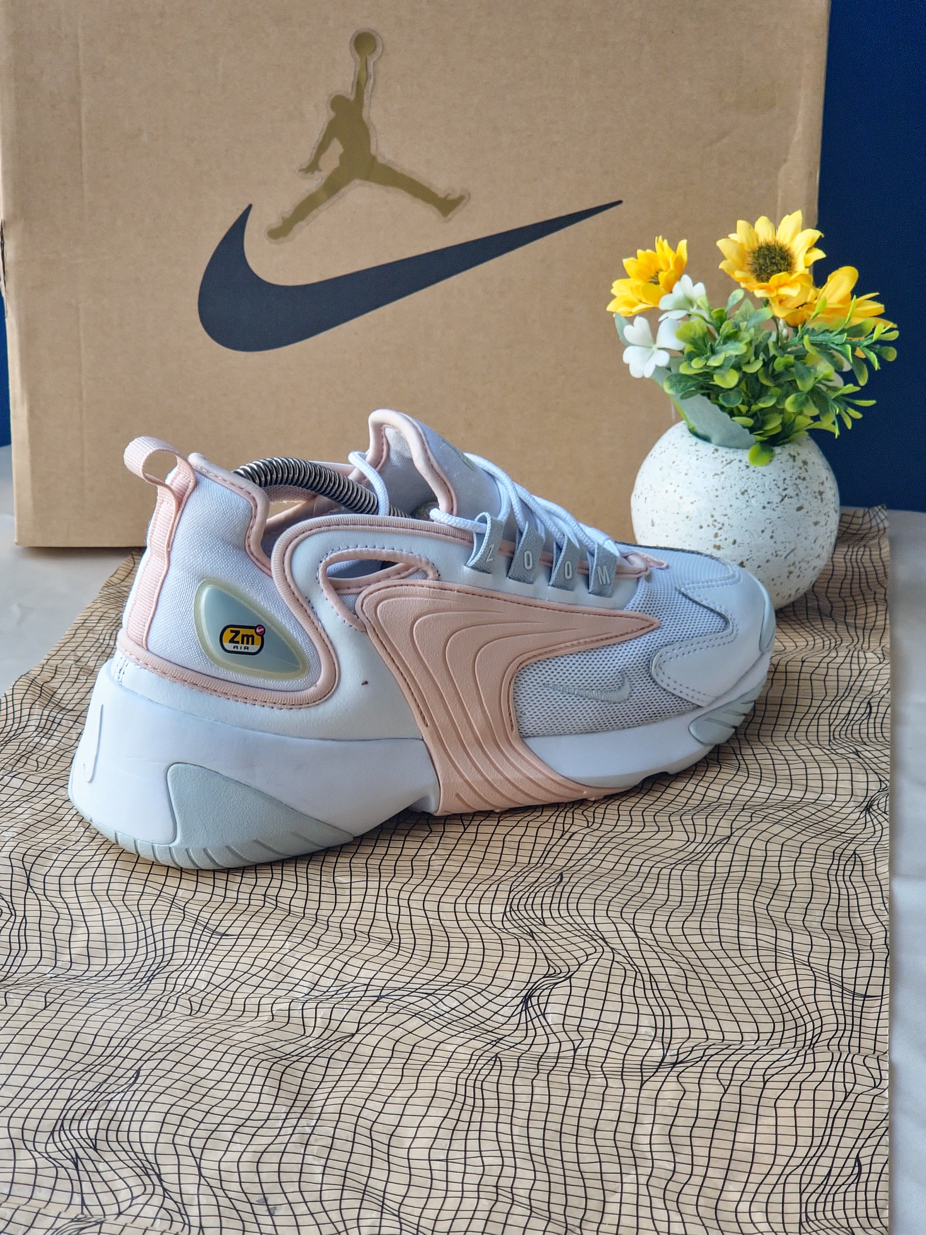 NIKE