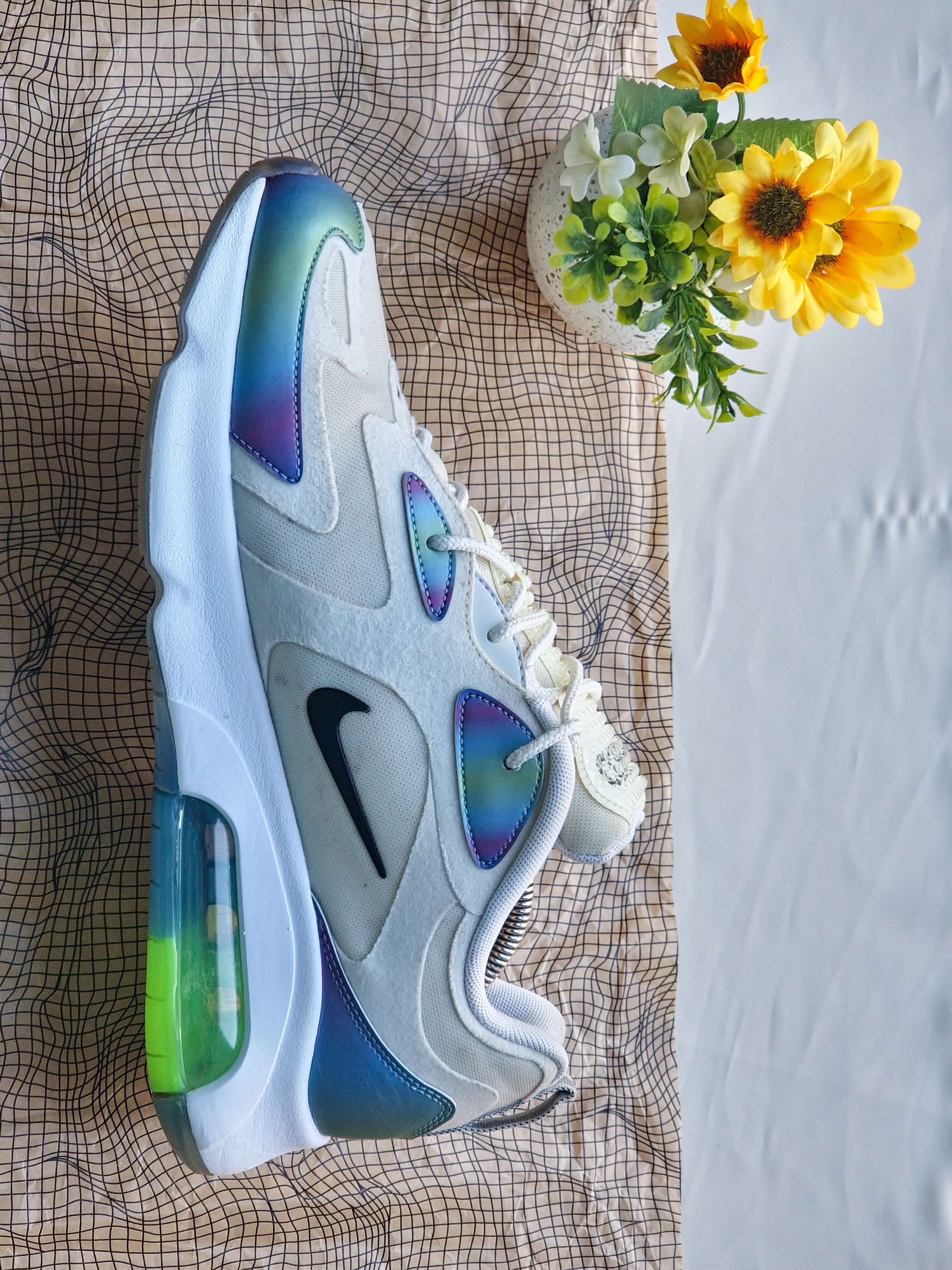 NIKE