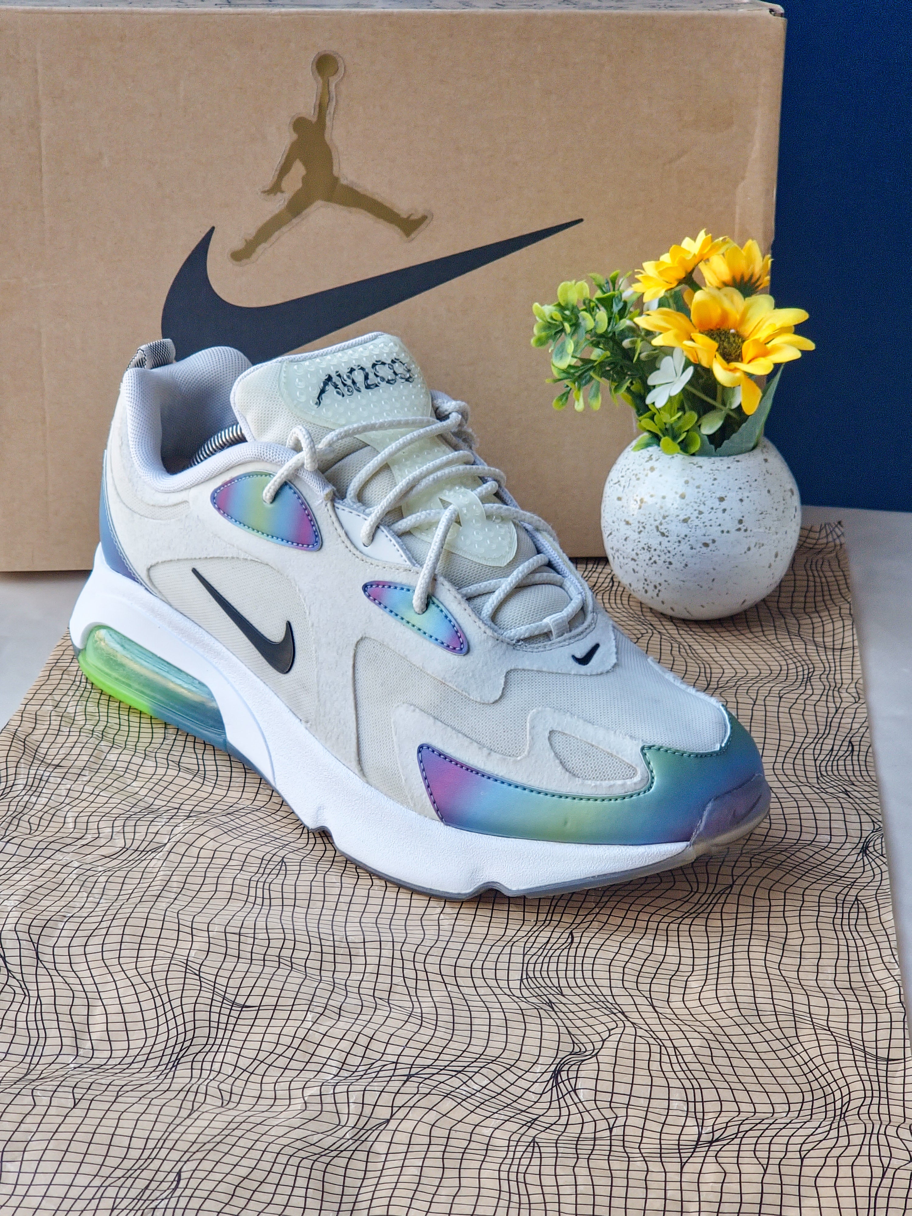 NIKE
