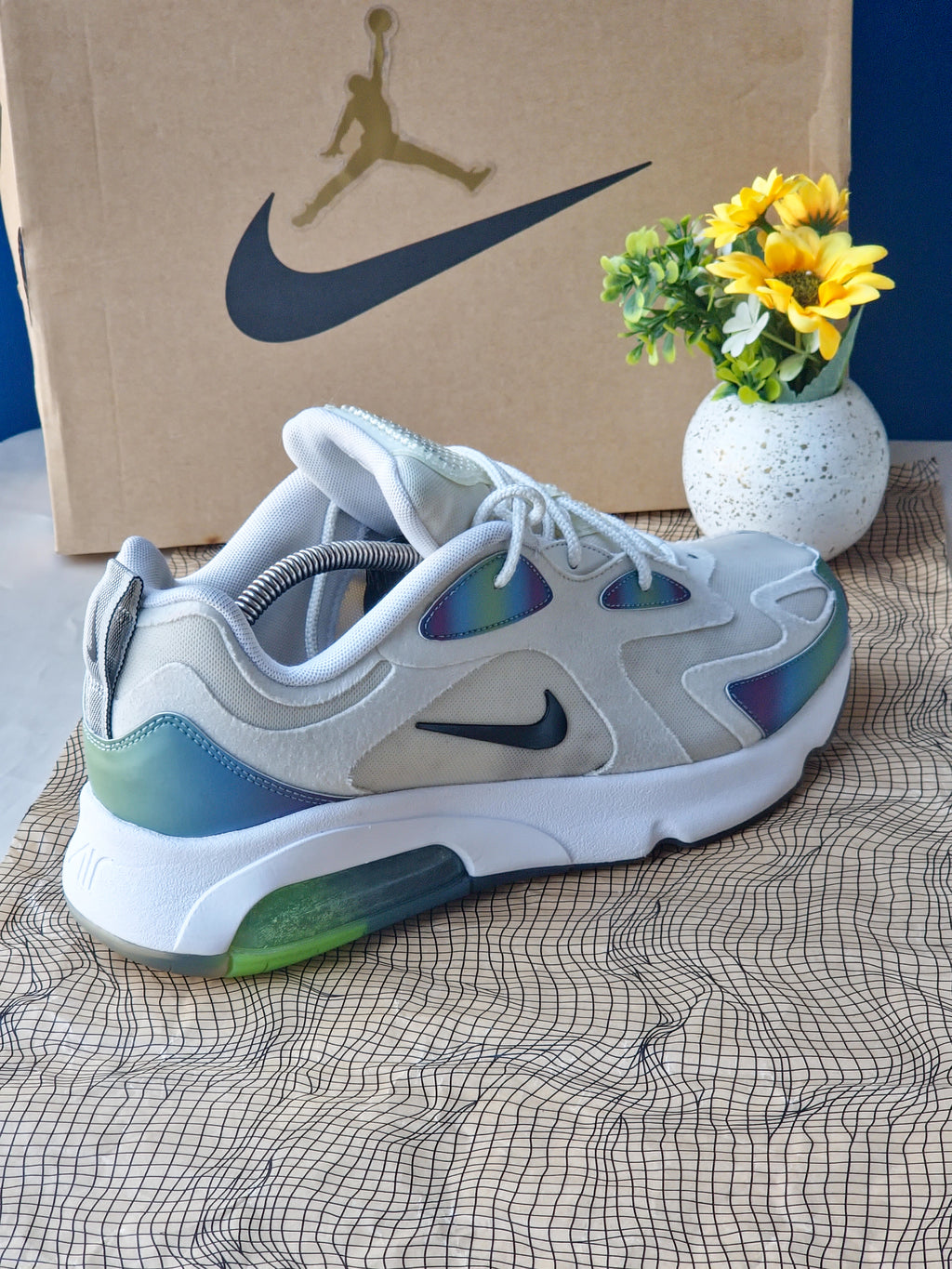 NIKE