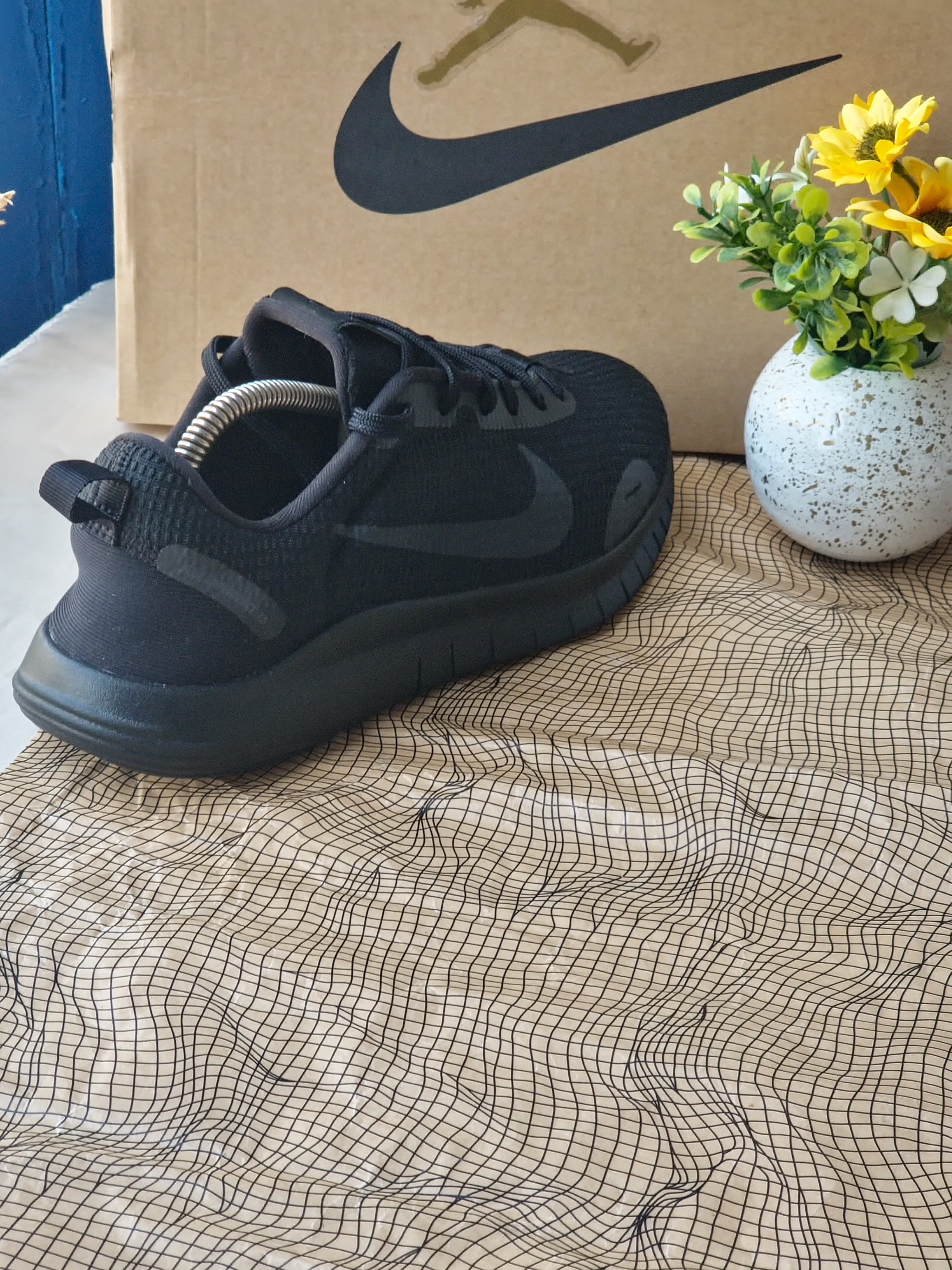 NIKE