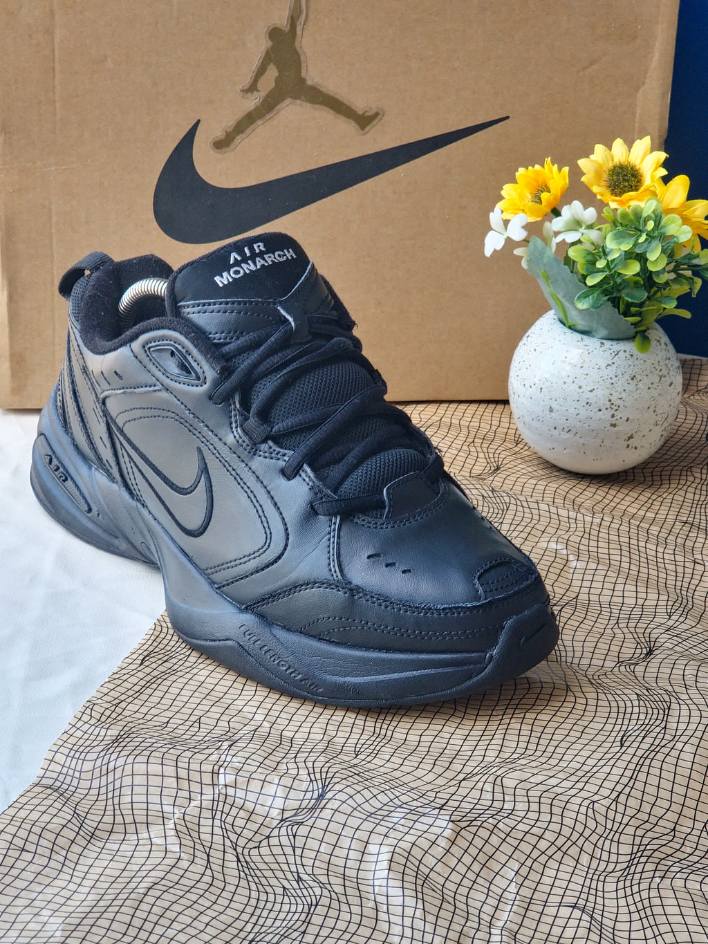 NIKE