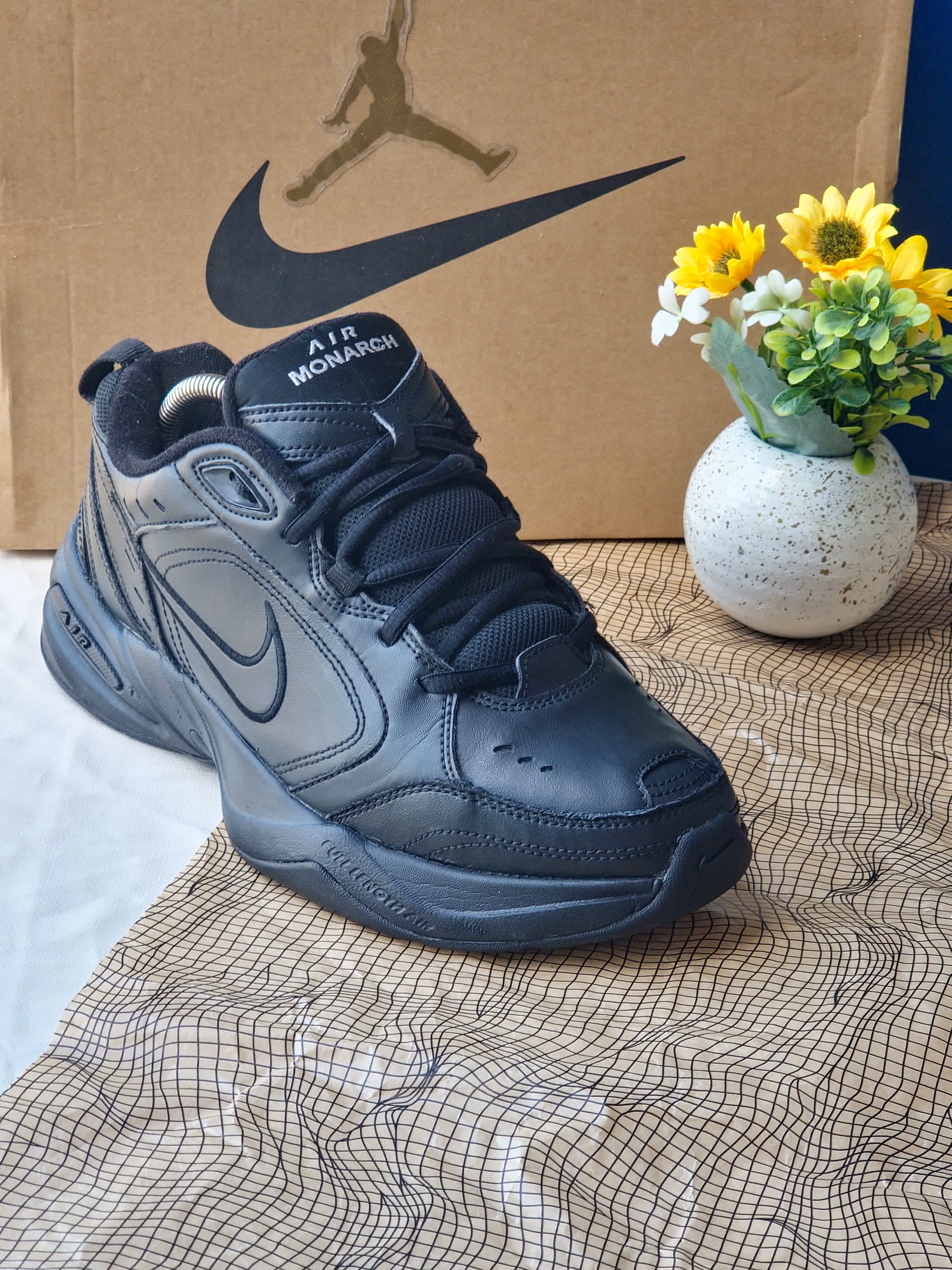 NIKE