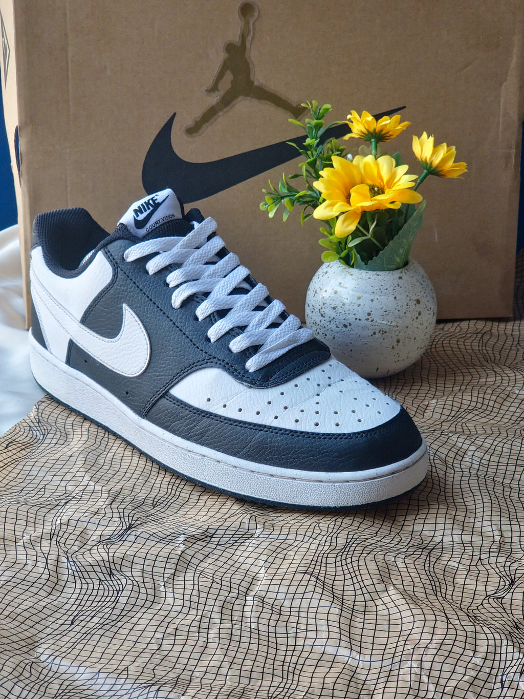 NIKE
