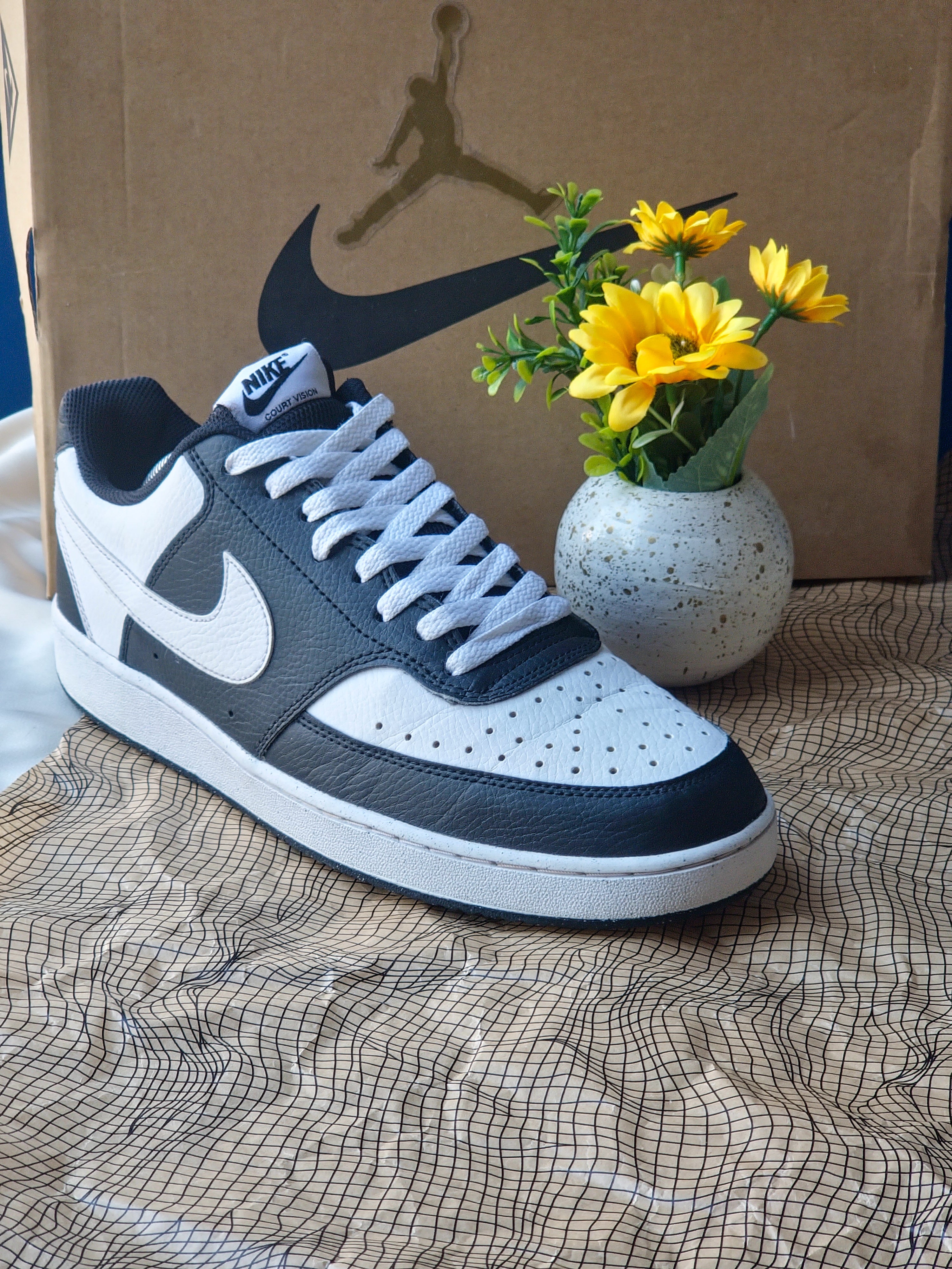 NIKE