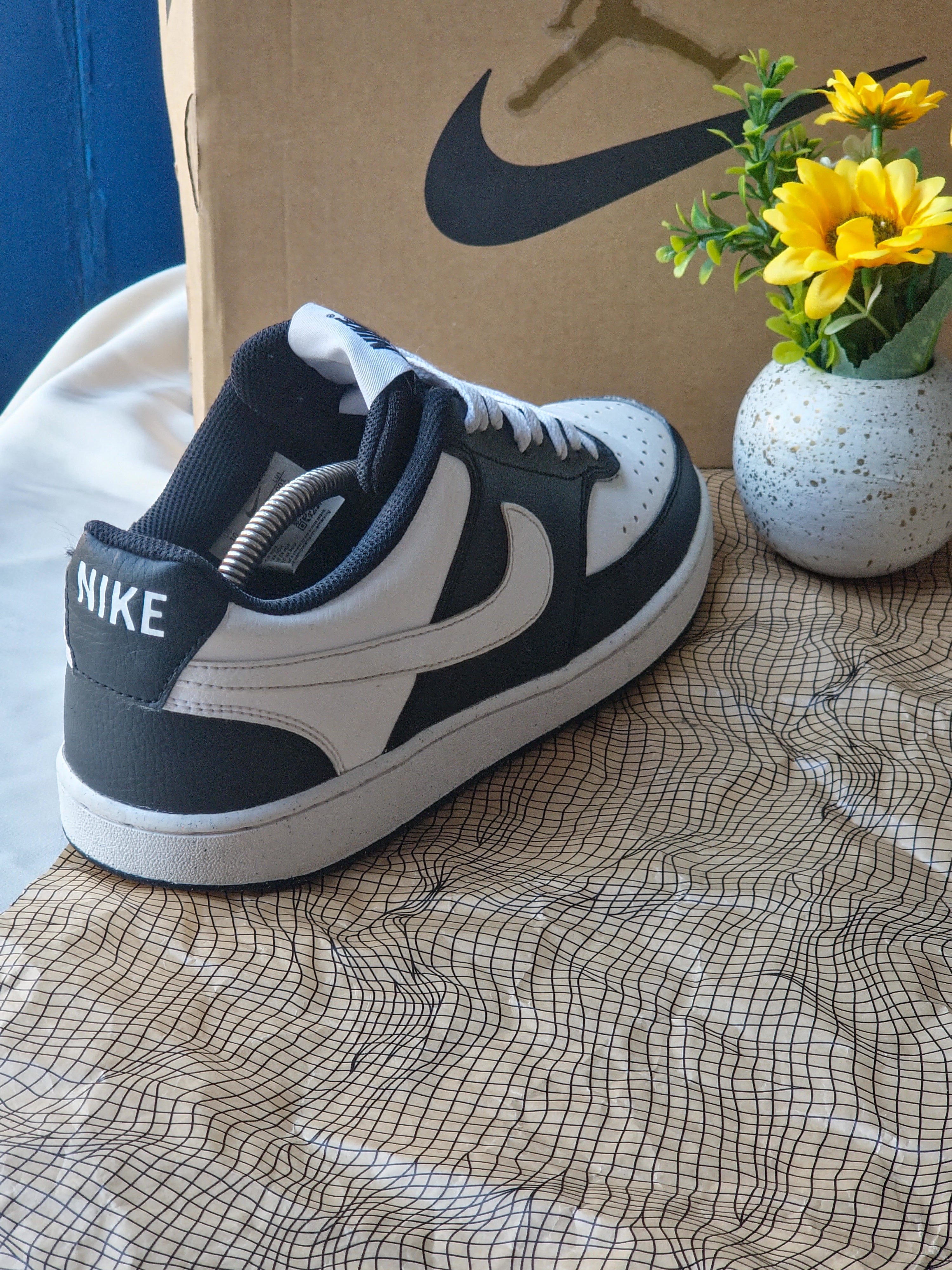 NIKE