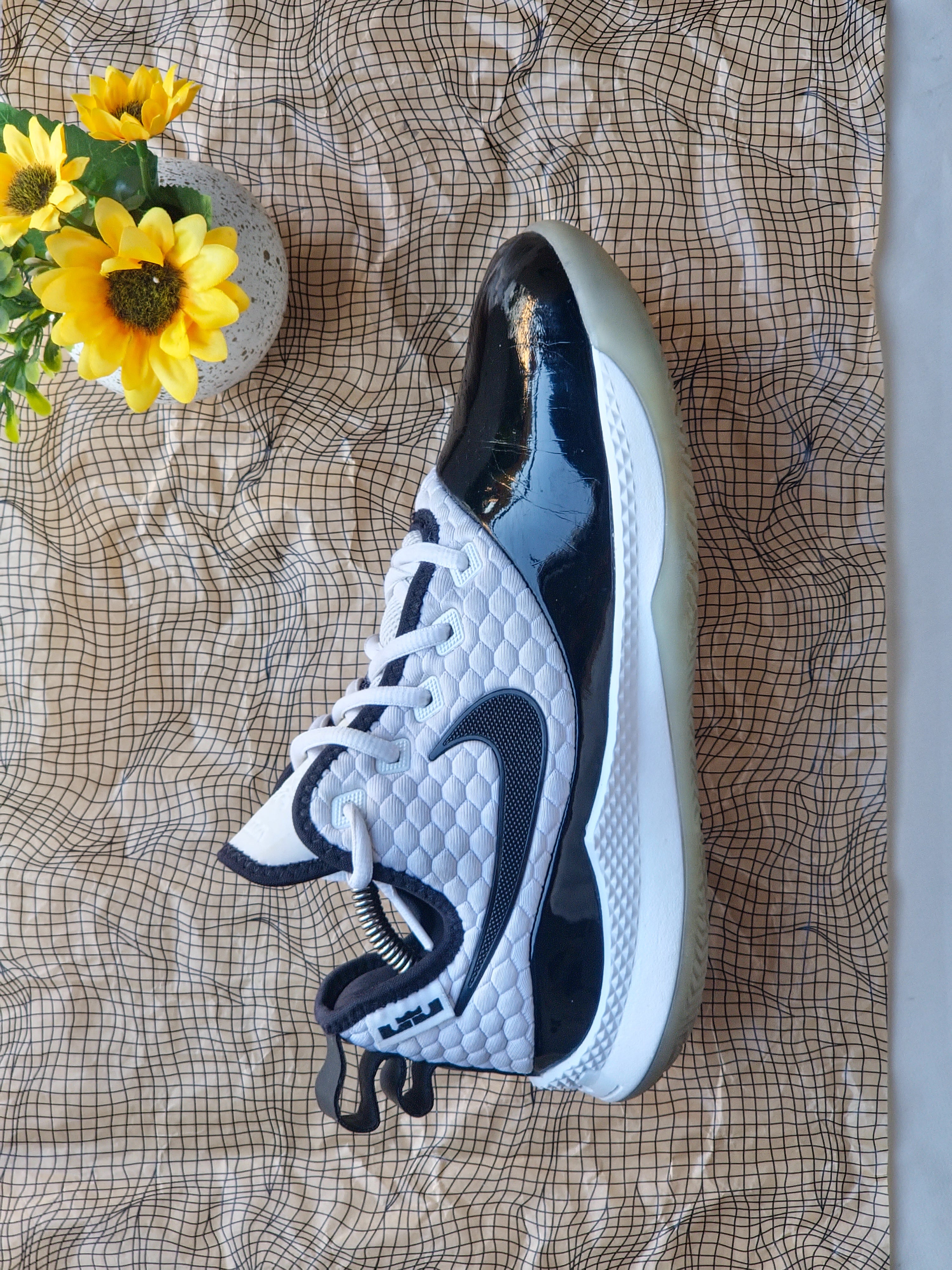 NIKE