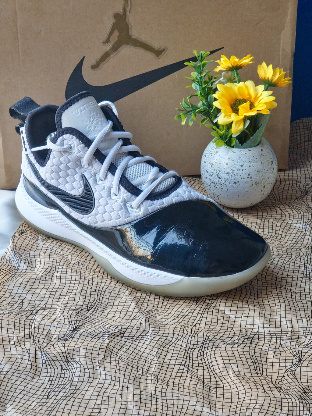 NIKE