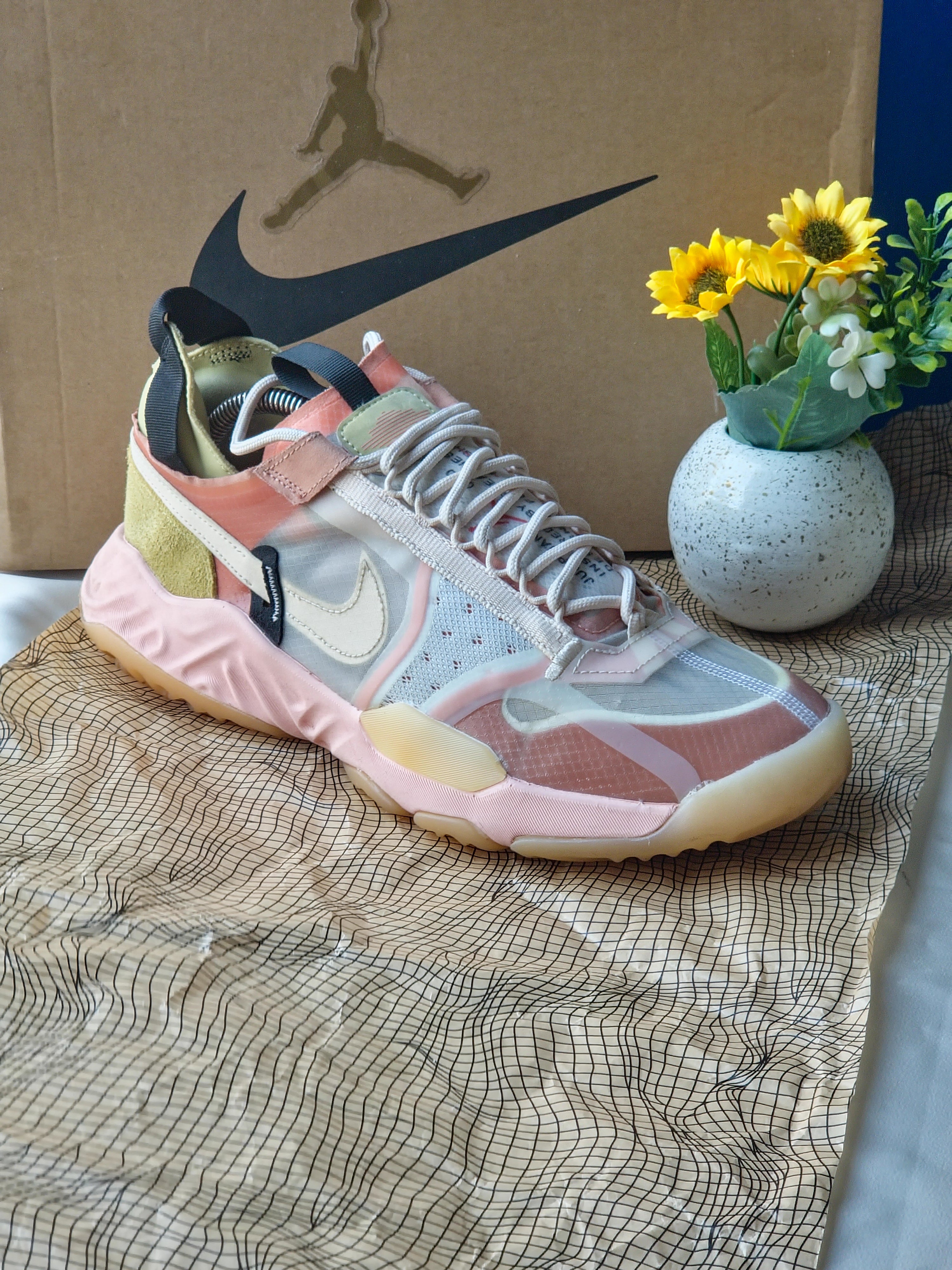 NIKE