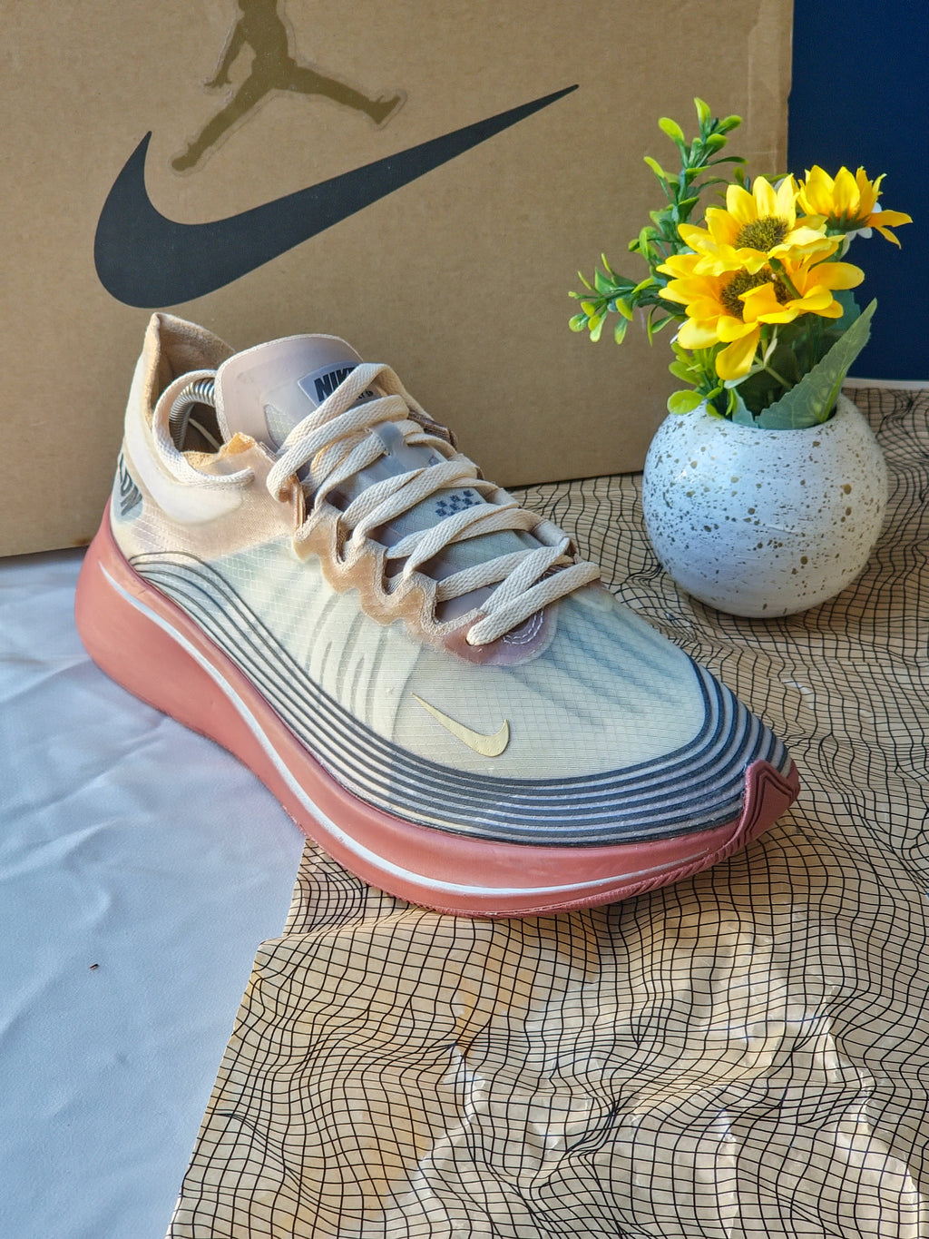 NIKE
