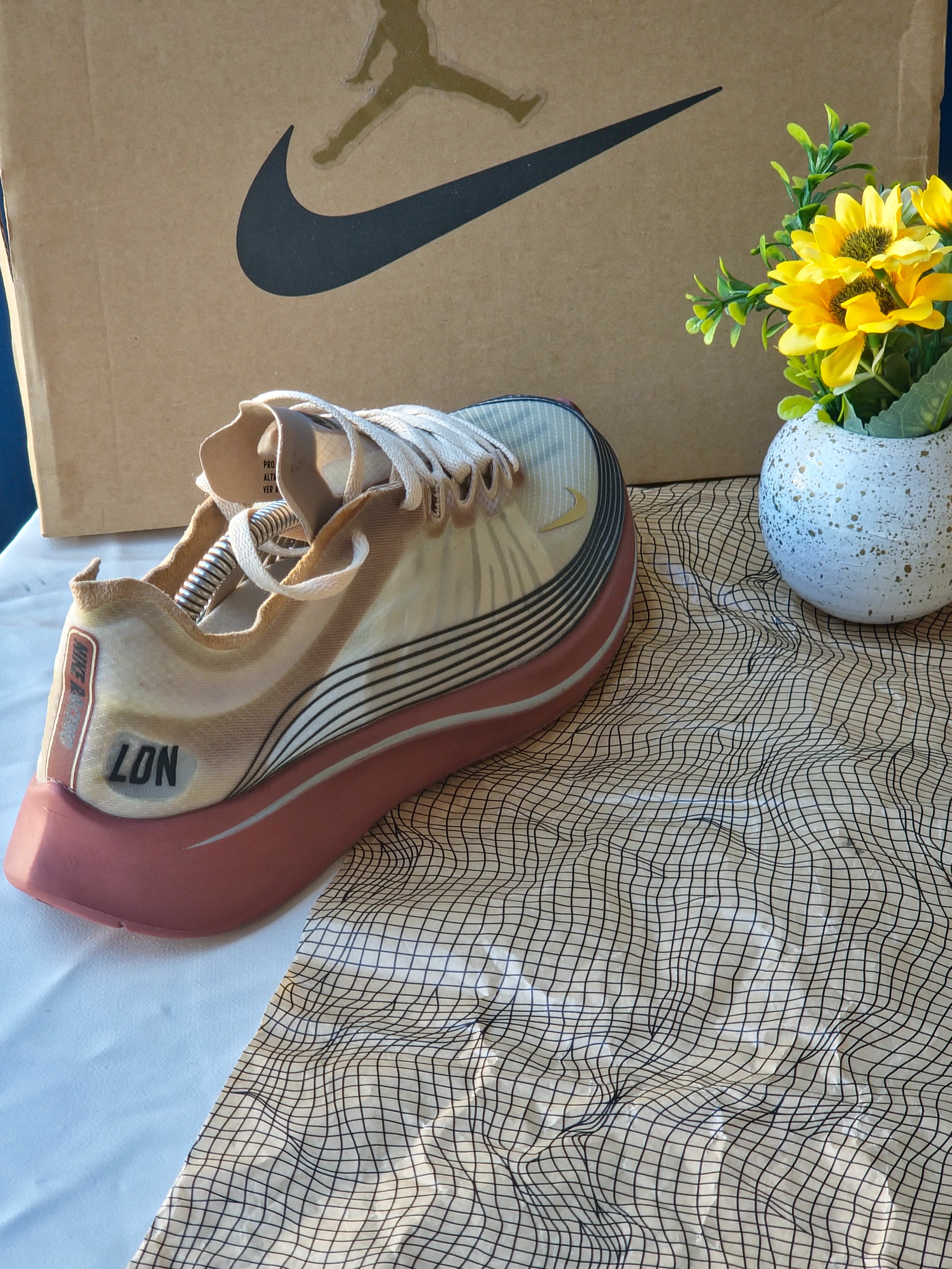 NIKE