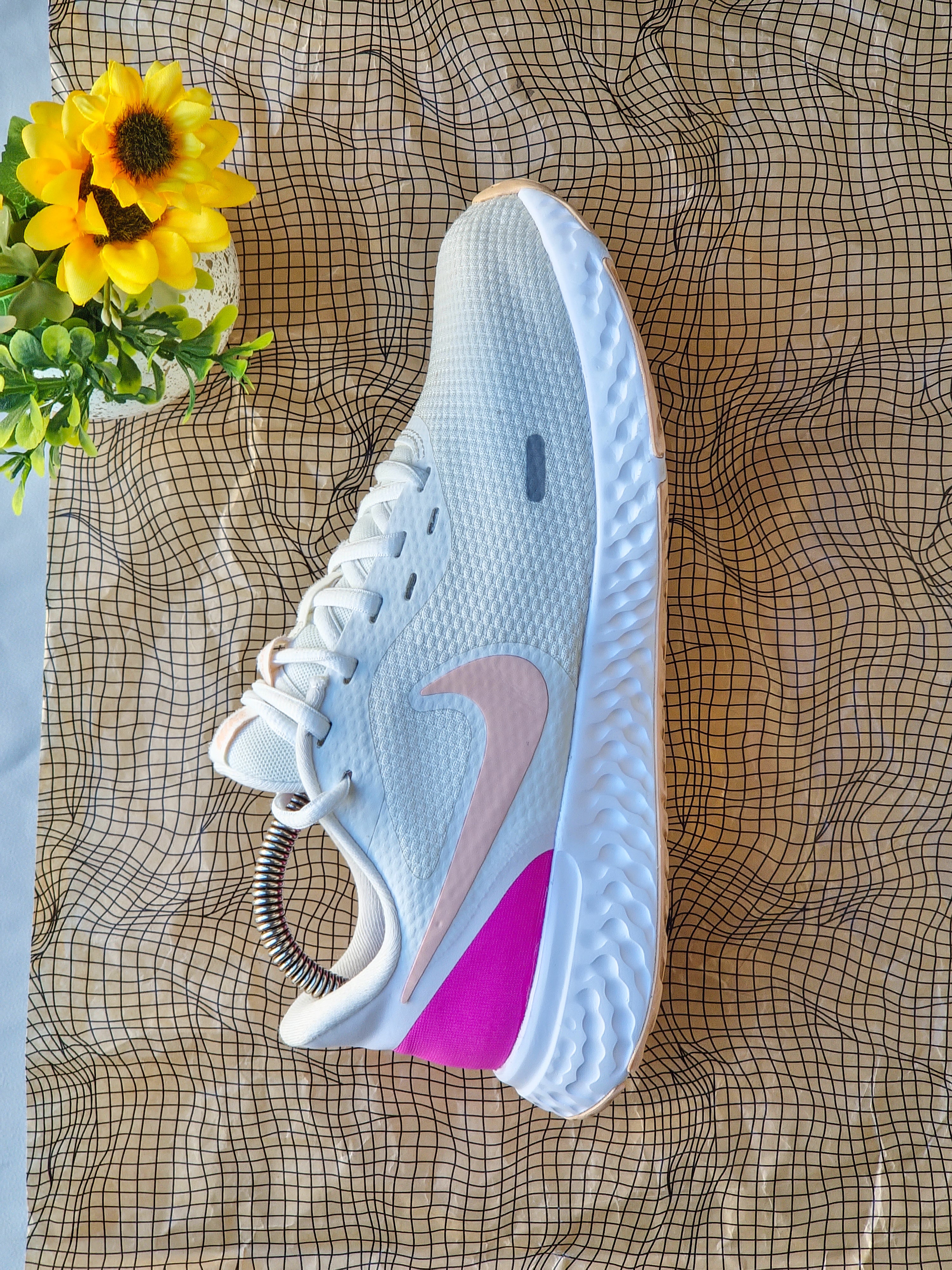 NIKE