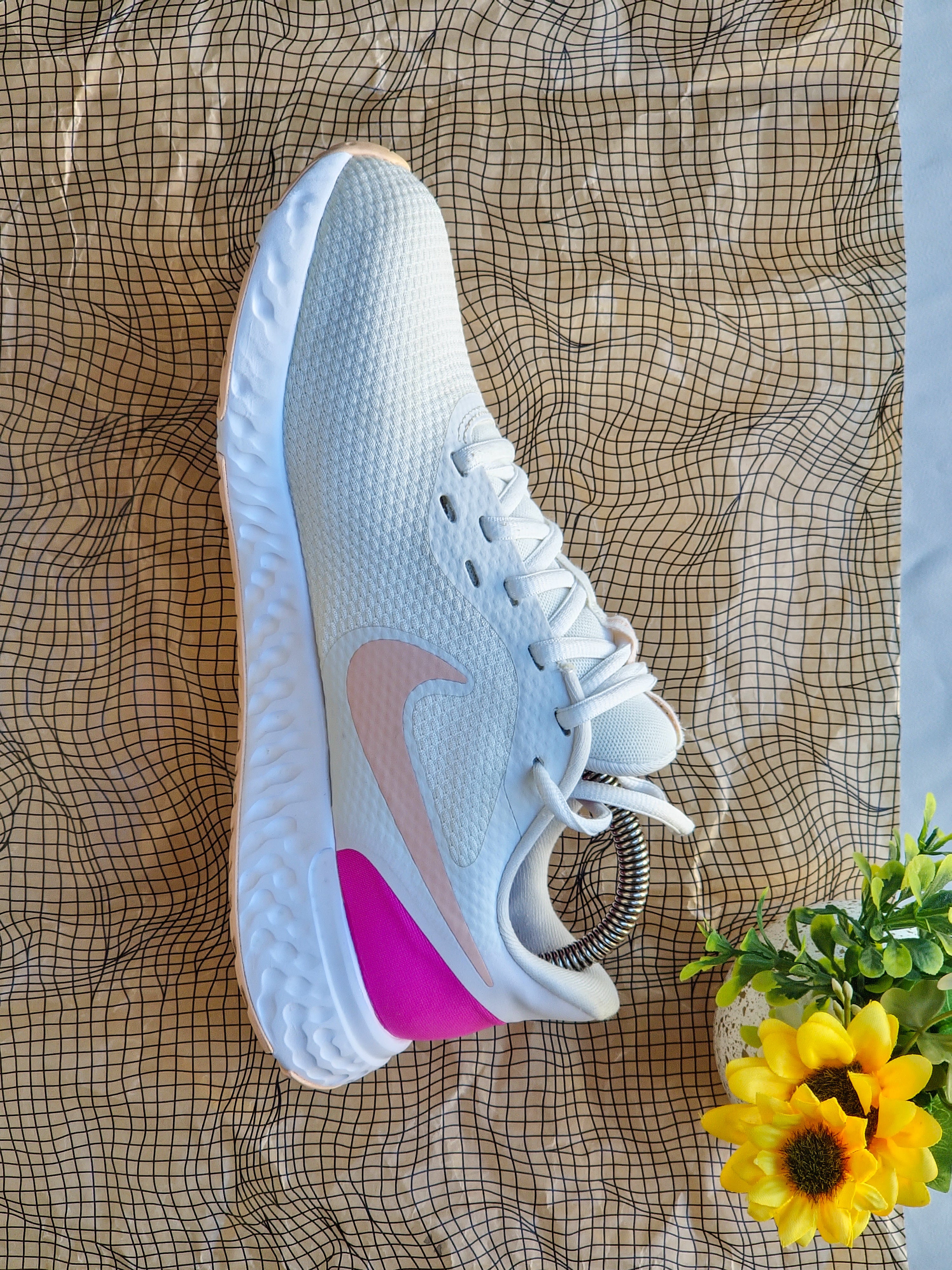 NIKE
