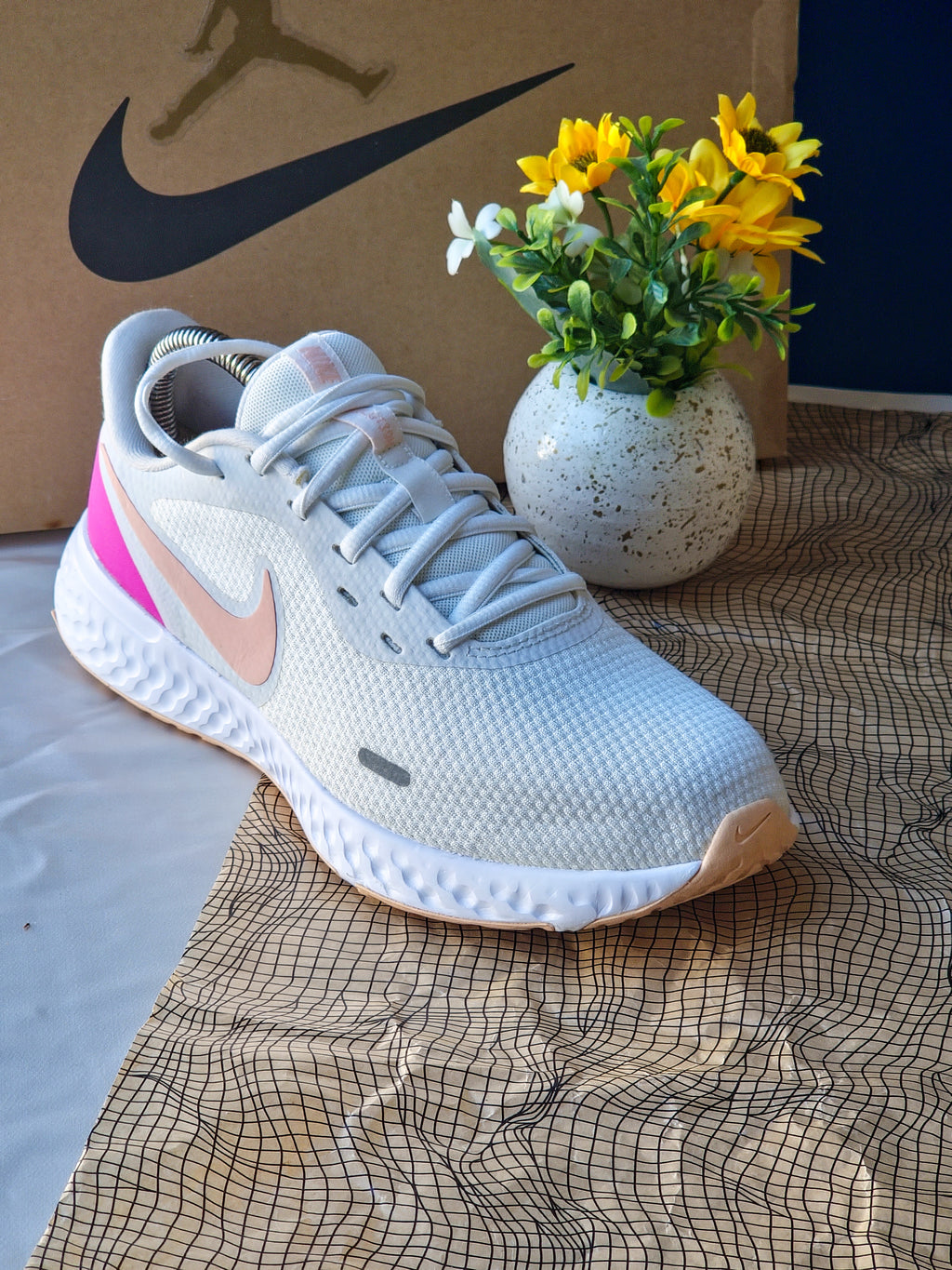 NIKE