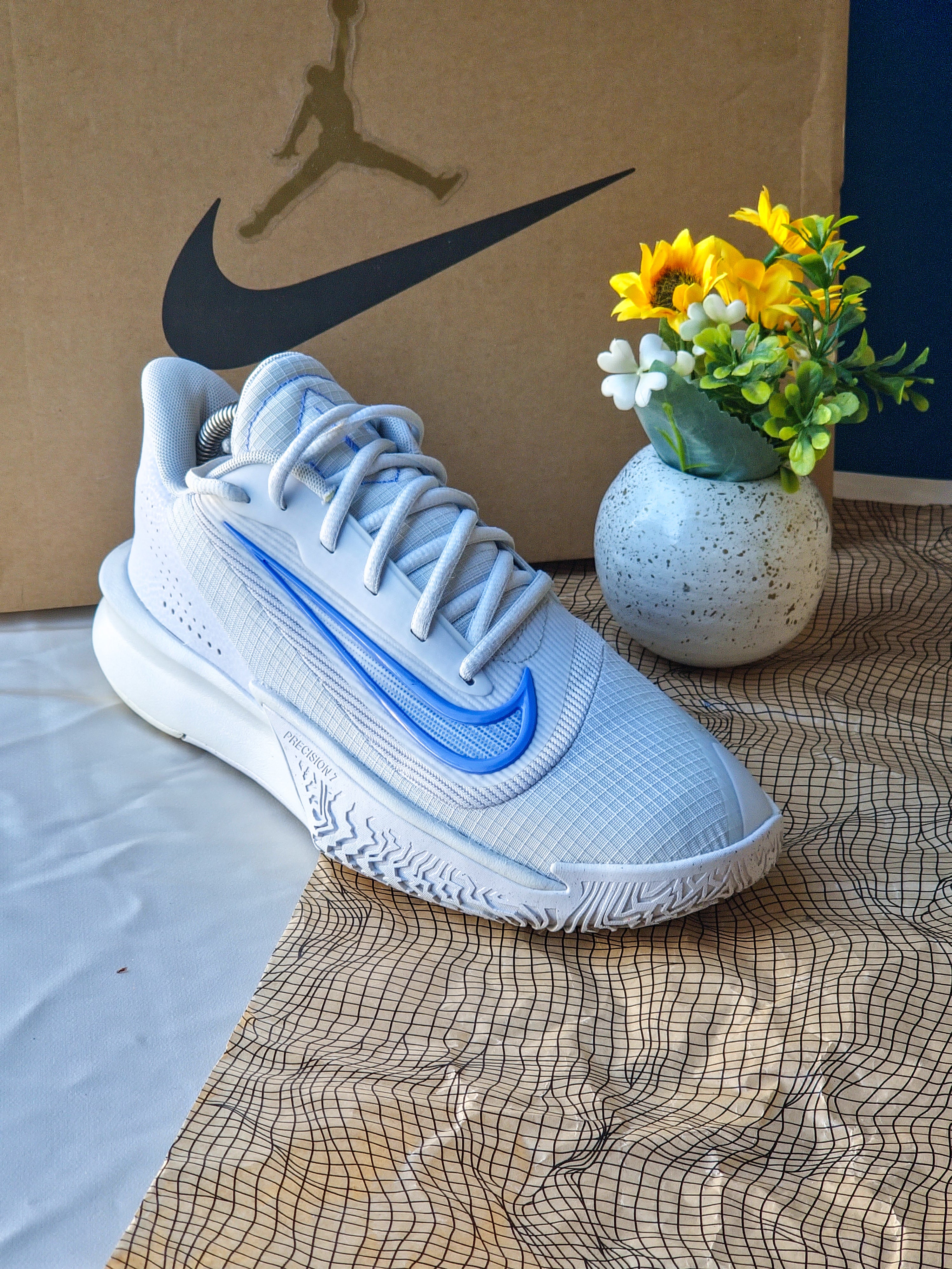 NIKE
