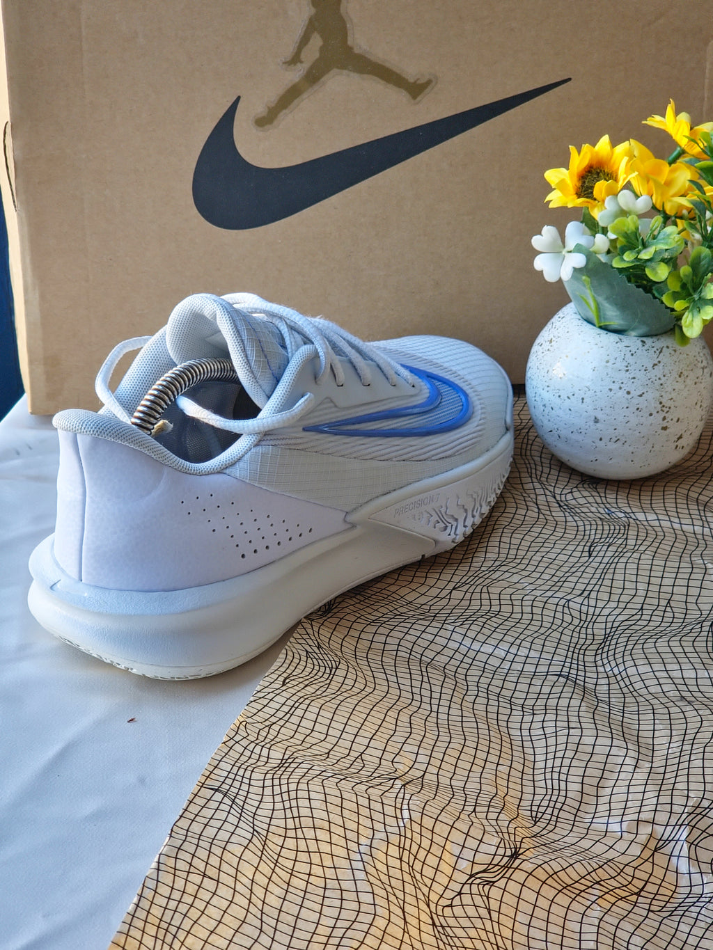 NIKE