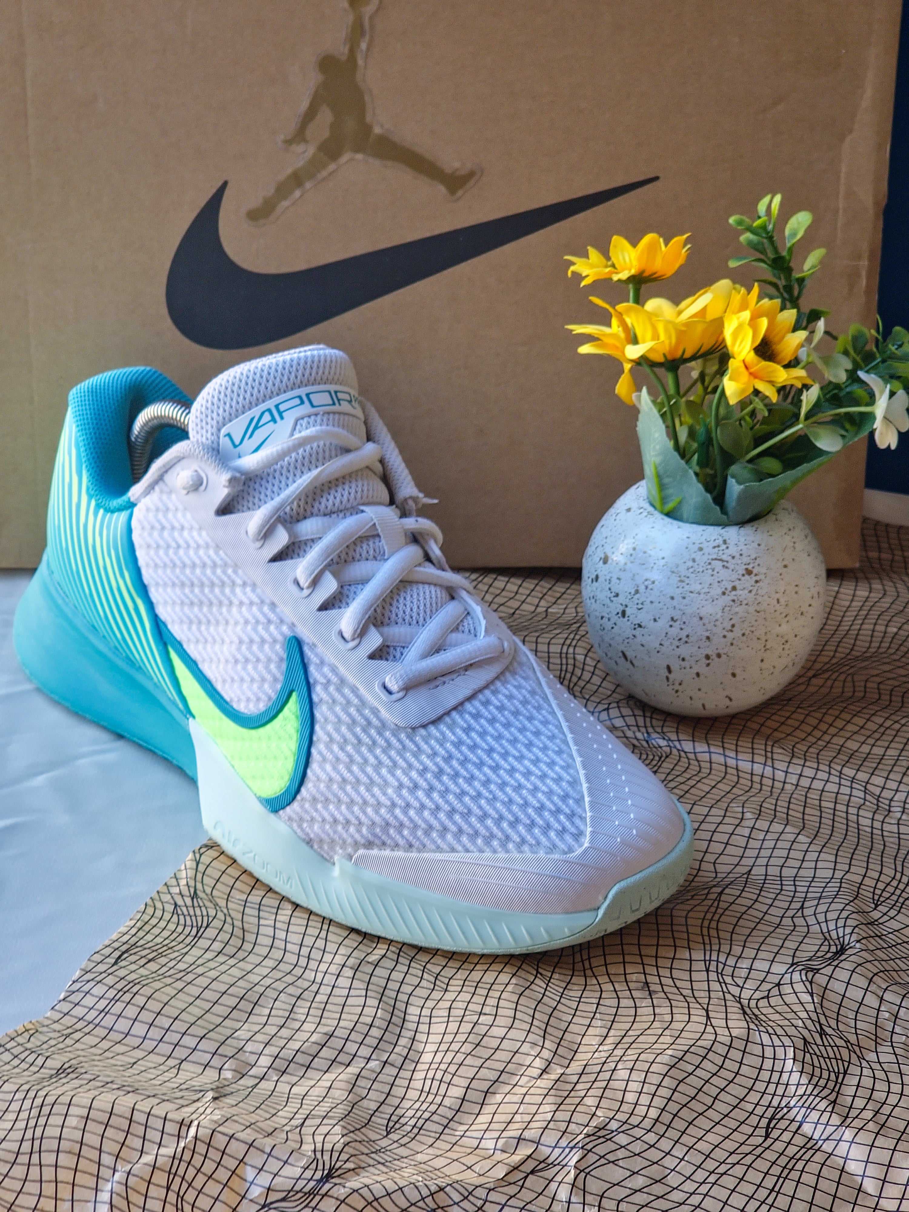 NIKE