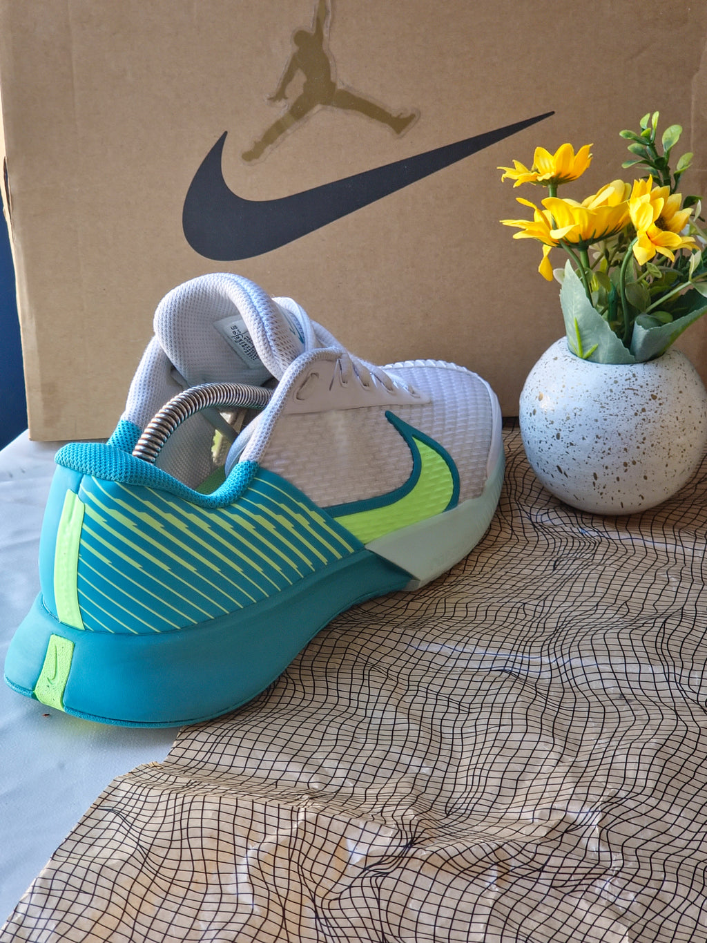 NIKE