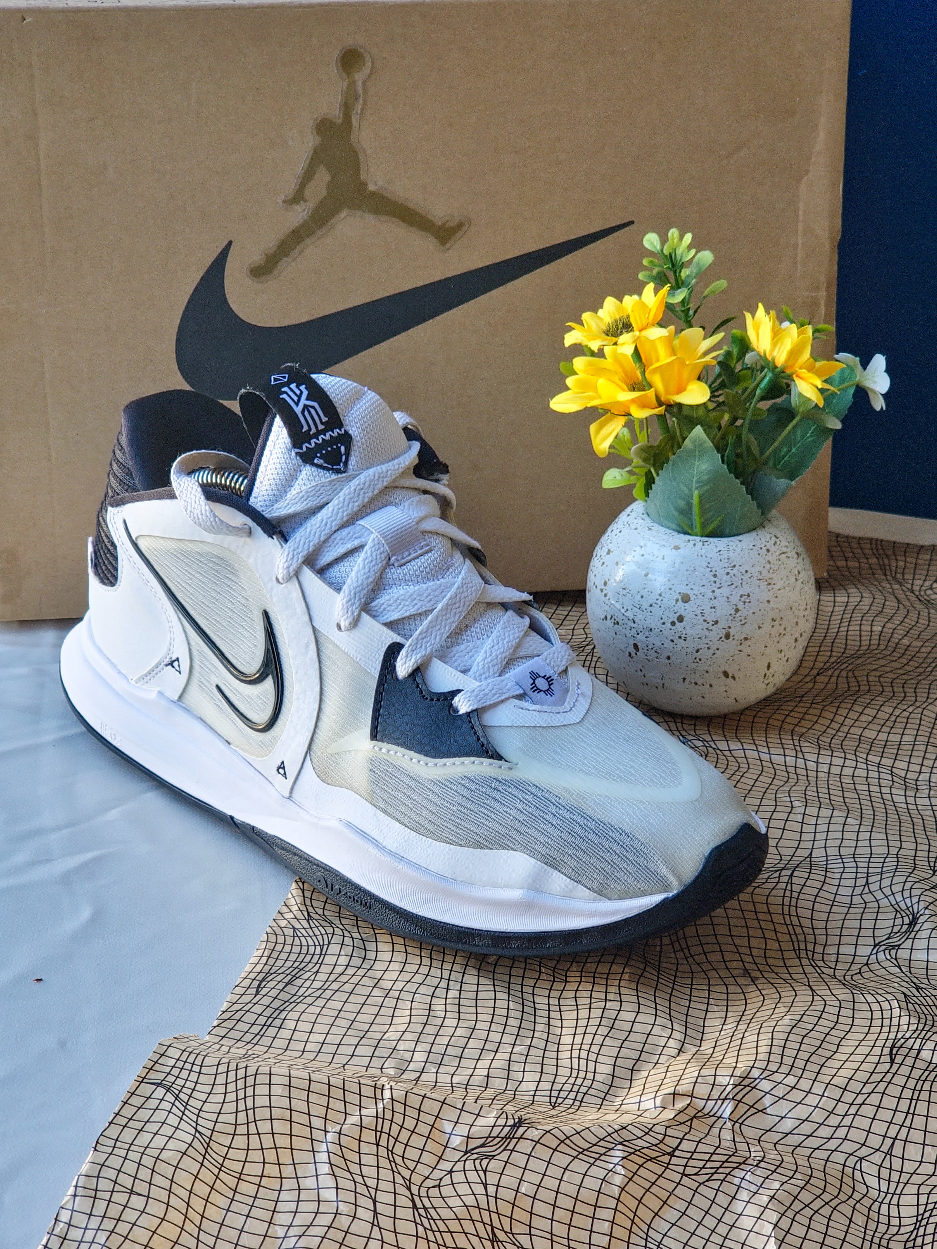 NIKE