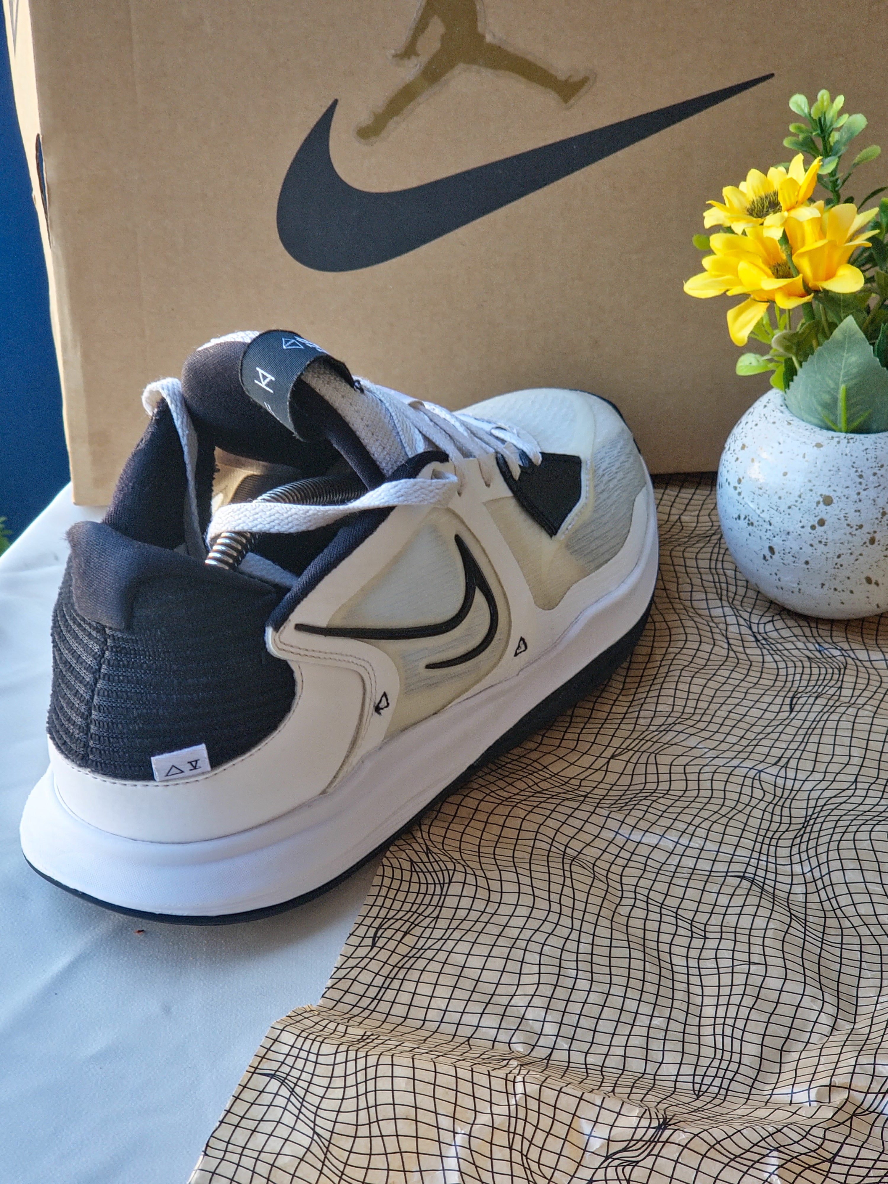 NIKE