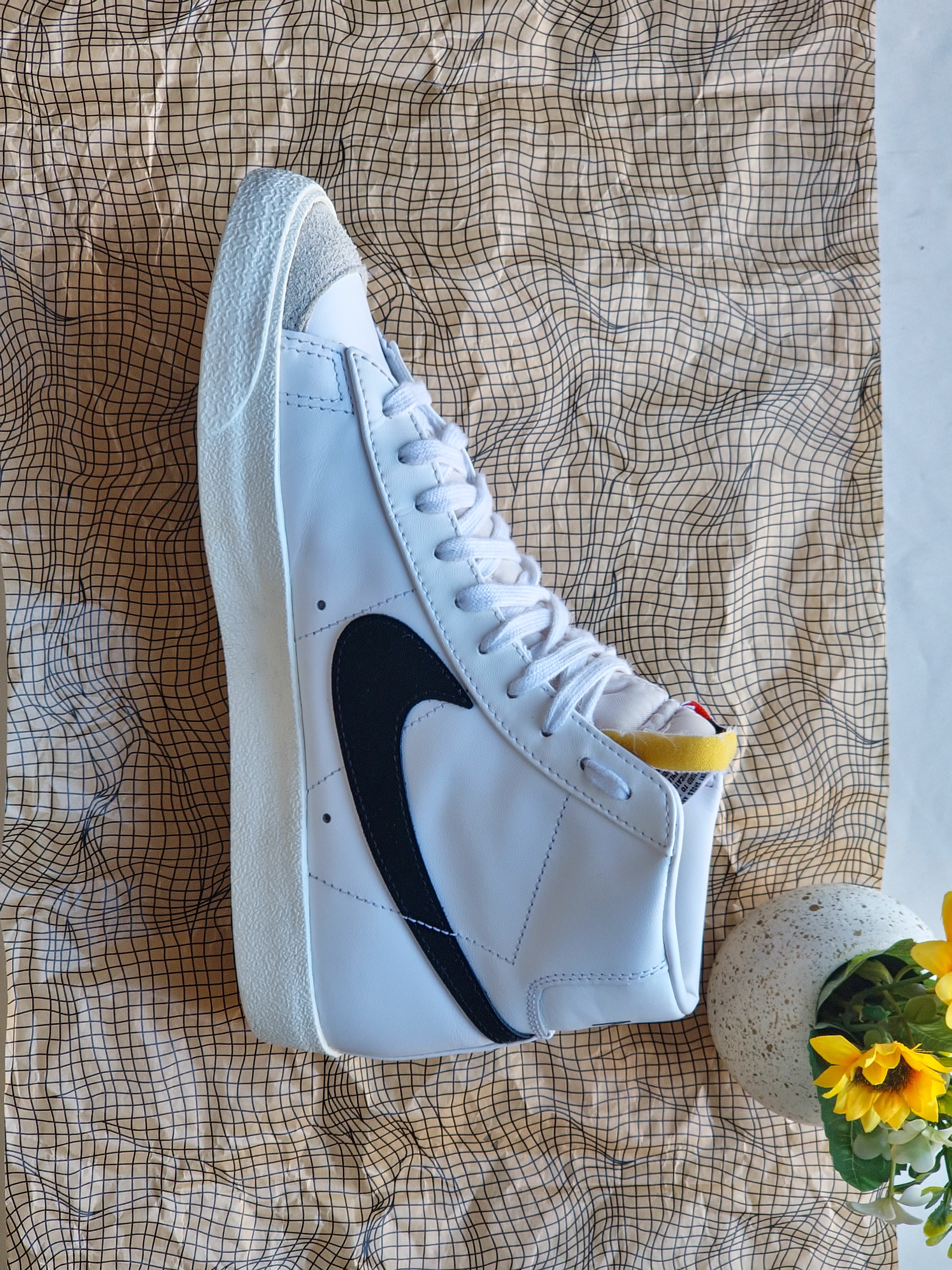 NIKE