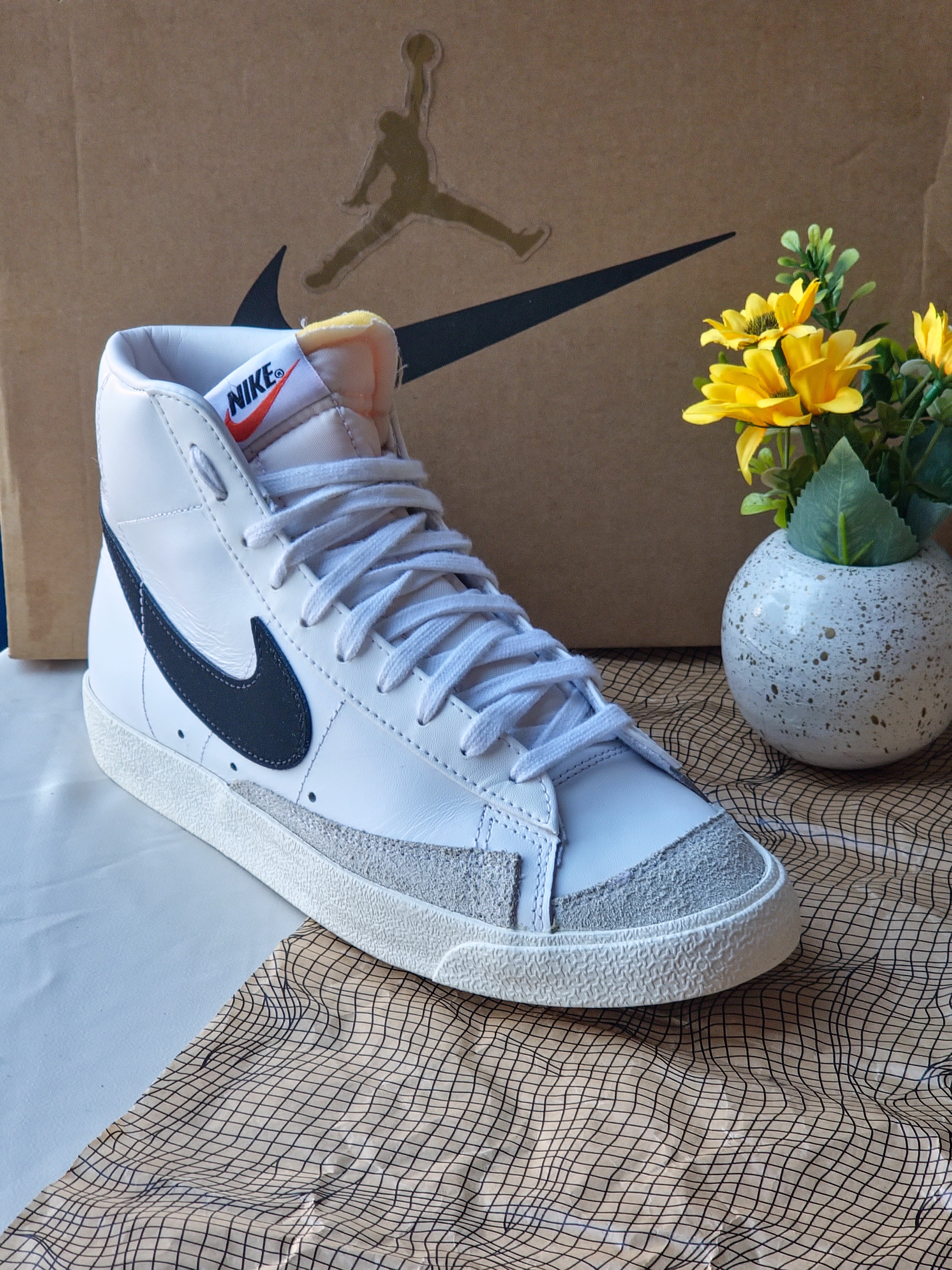 NIKE