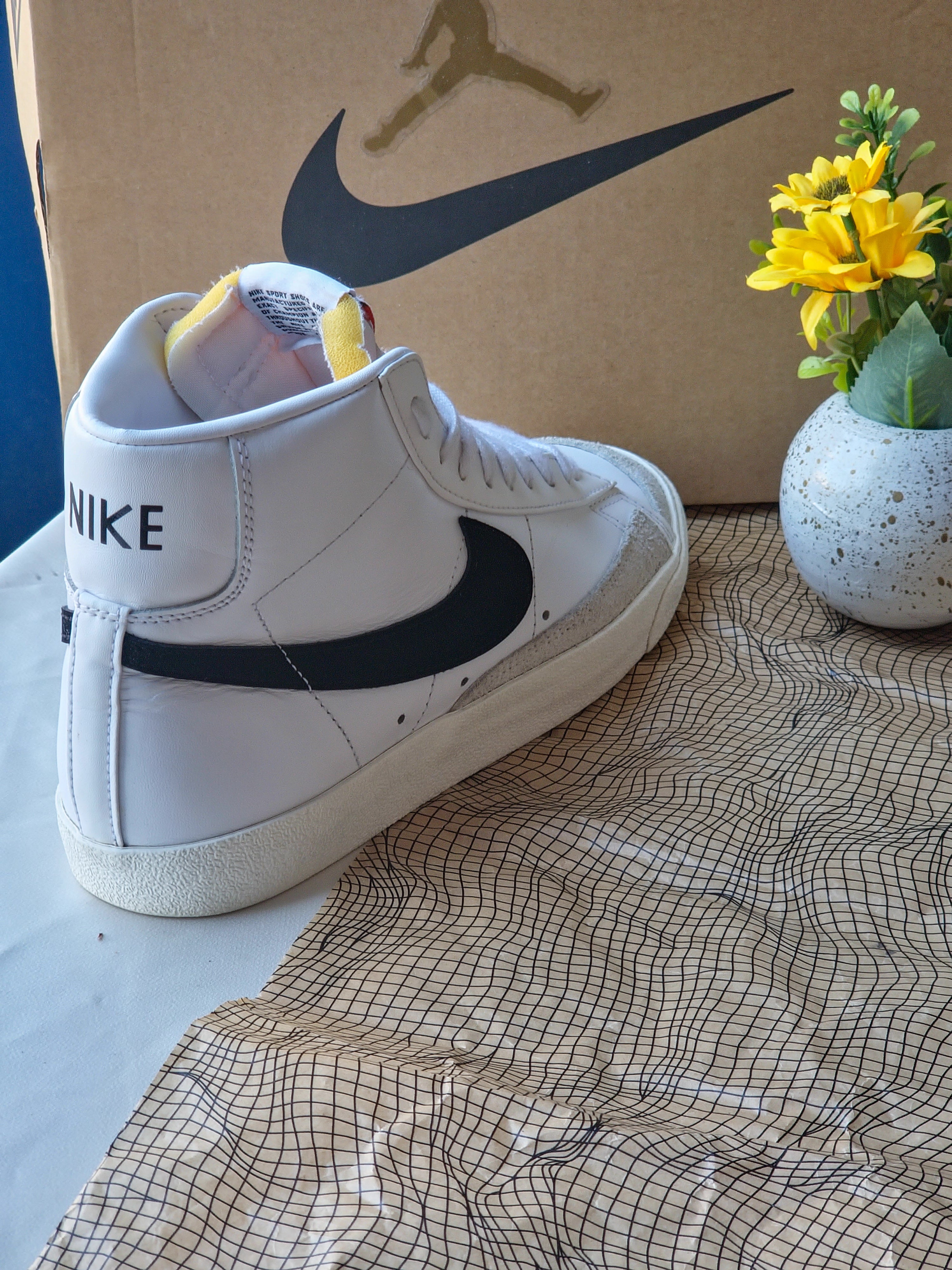 NIKE