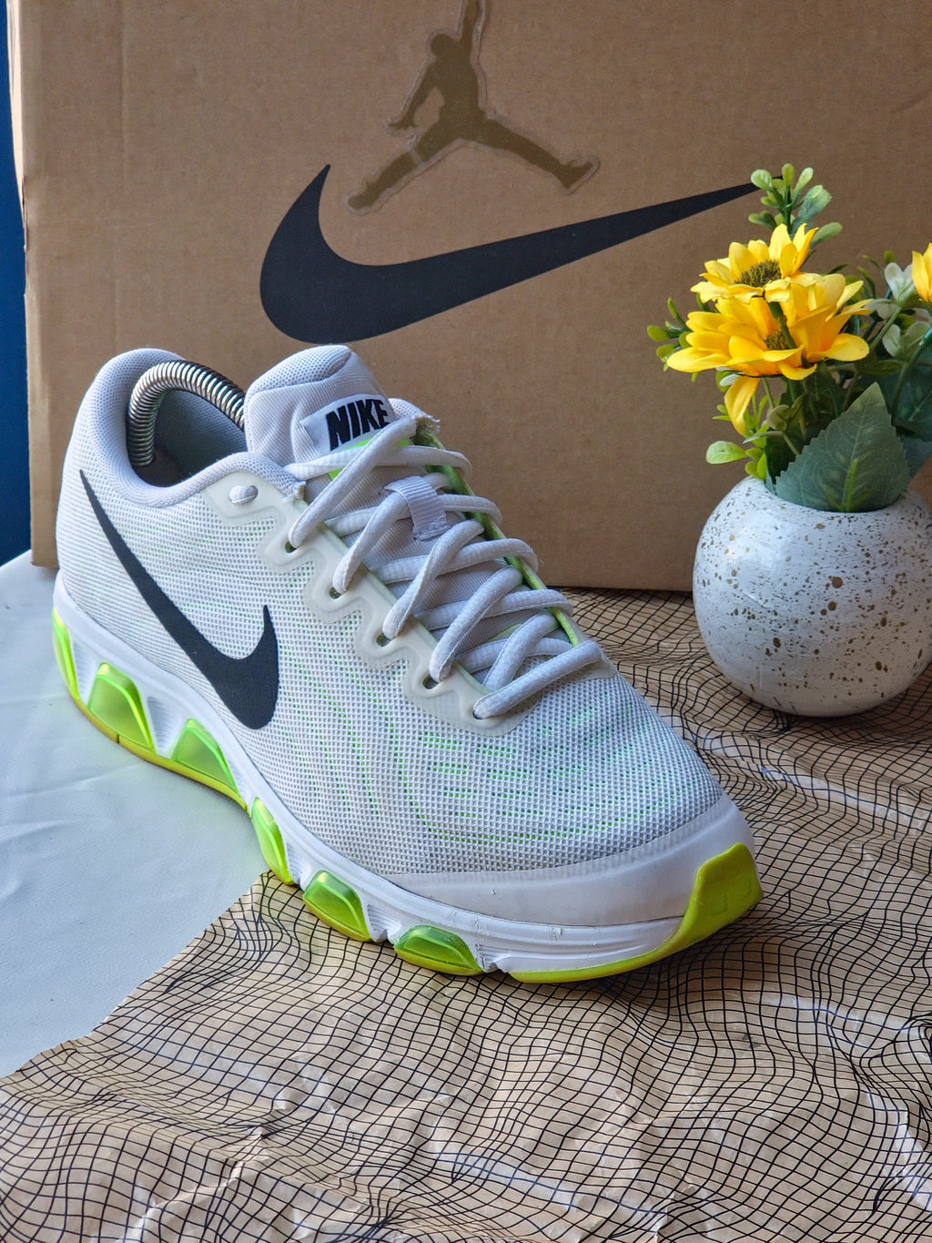 NIKE