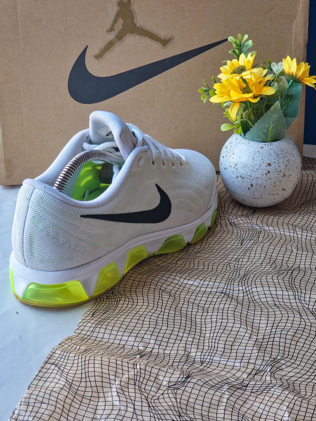 NIKE
