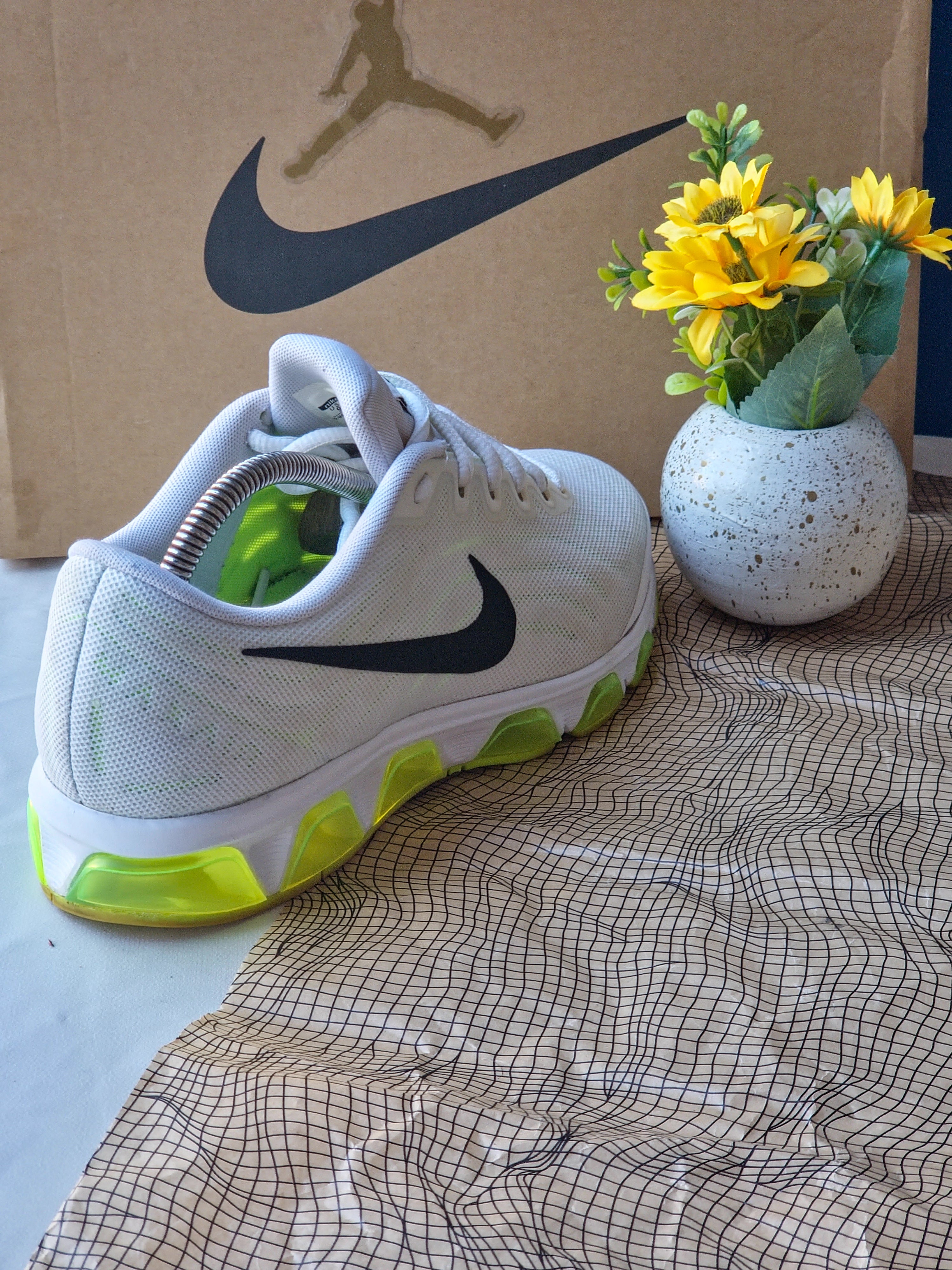 NIKE