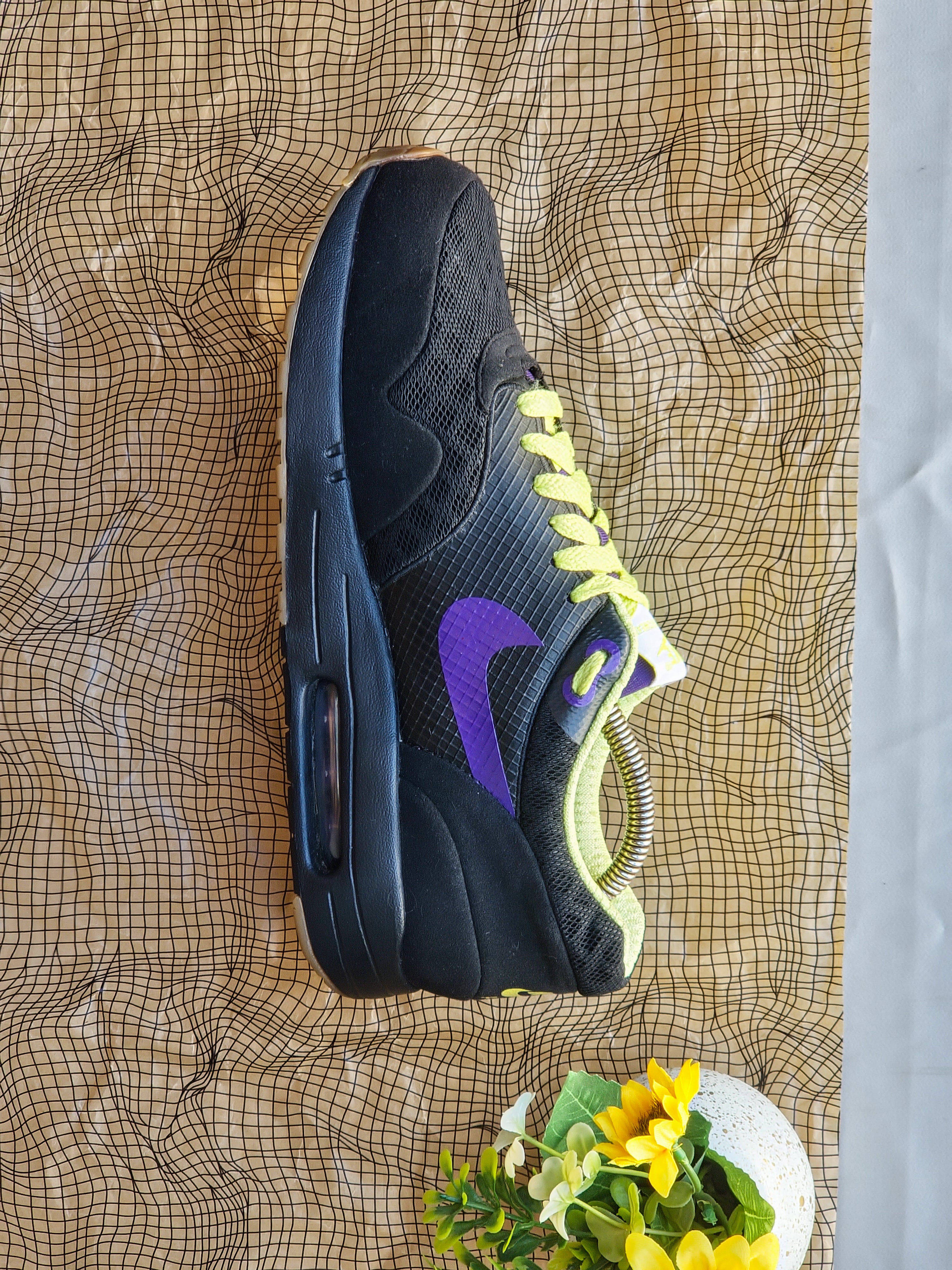 NIKE