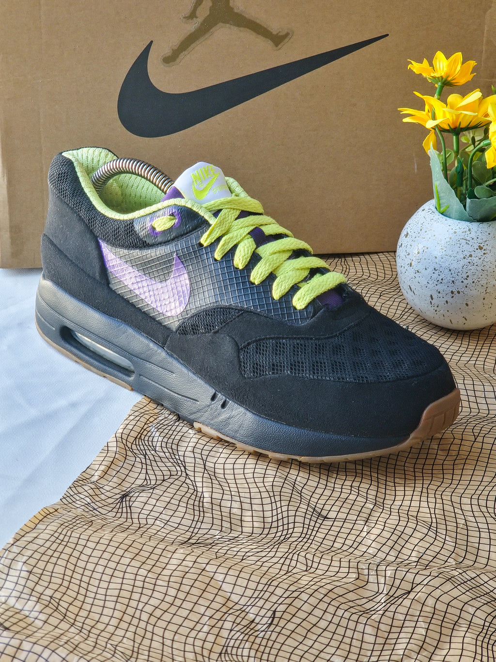 NIKE