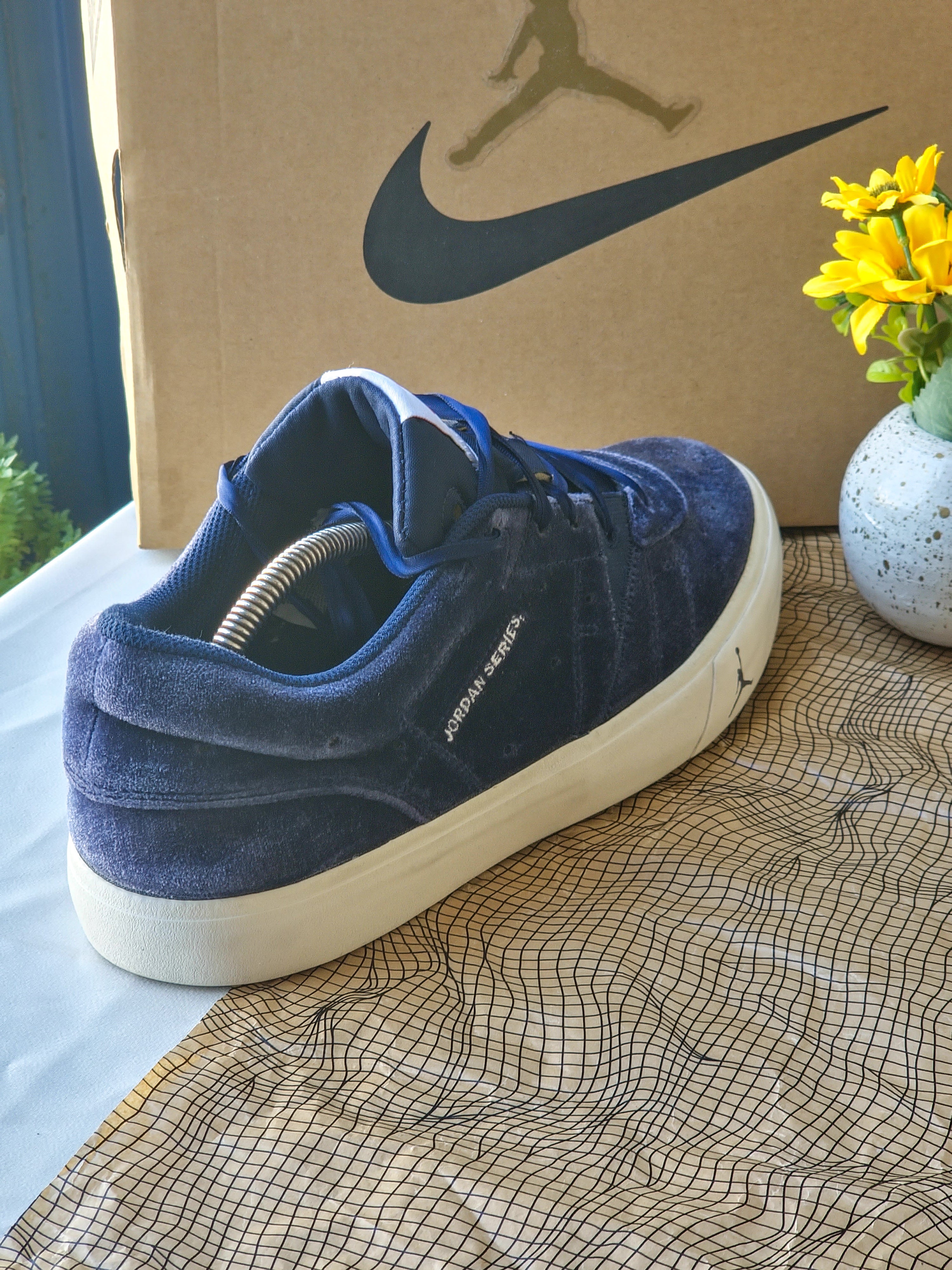 NIKE